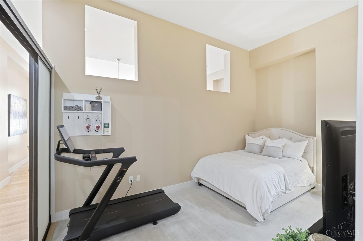 15 W Fourth Street Unit: 202