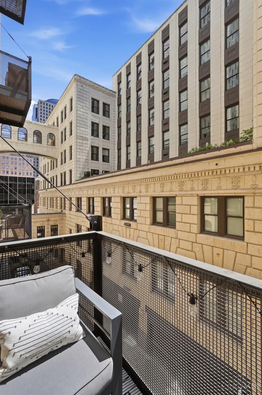 15 W Fourth Street Unit: 202