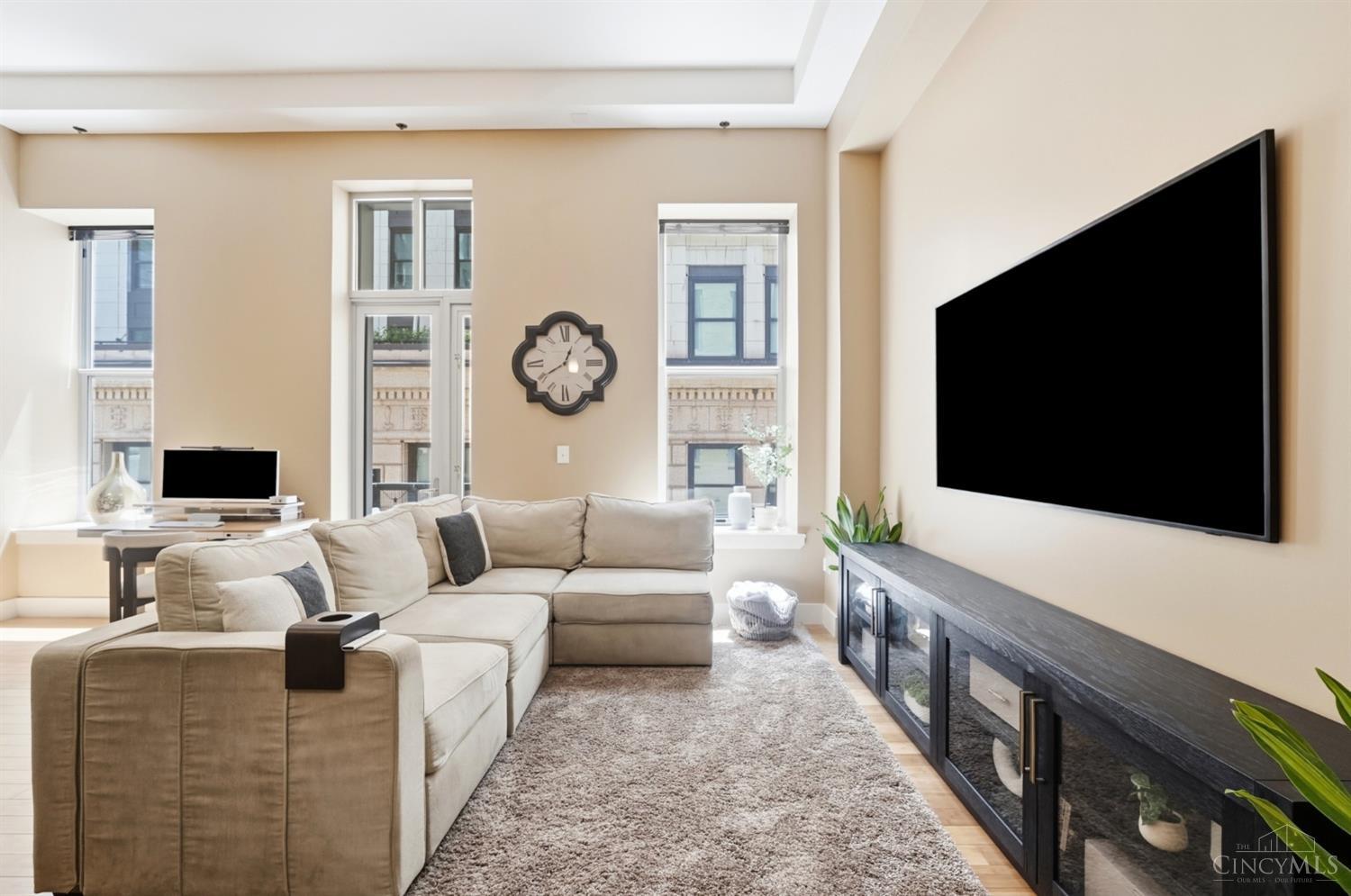 15 W Fourth Street Unit: 202