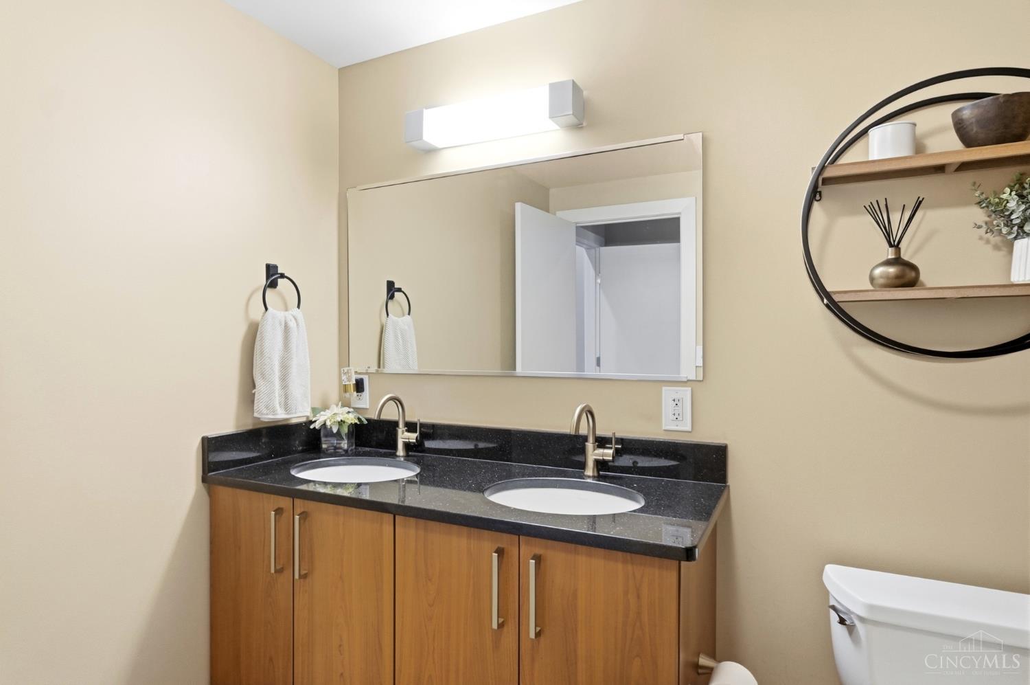 15 W Fourth Street Unit: 202