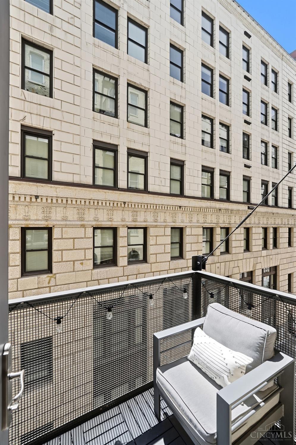 15 W Fourth Street Unit: 202