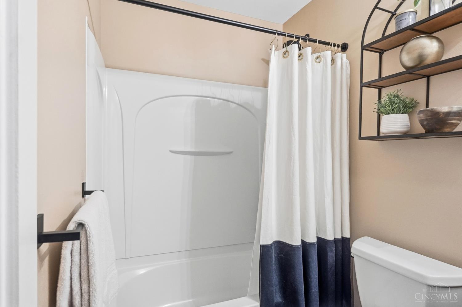 15 W Fourth Street Unit: 202
