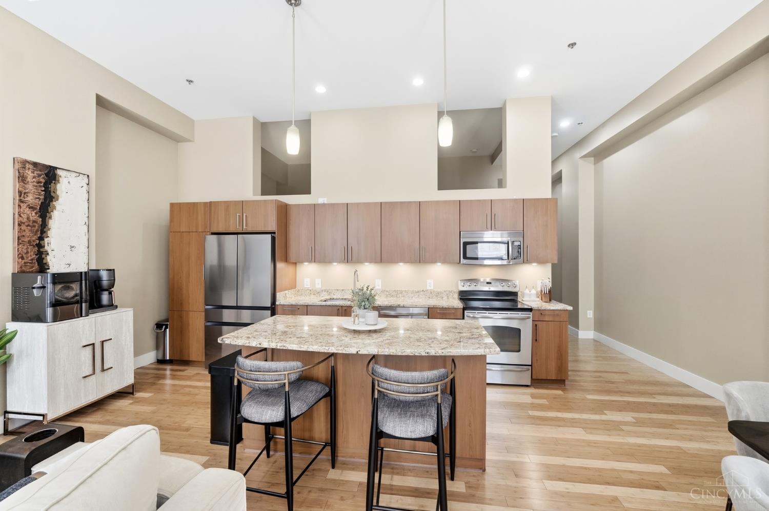 15 W Fourth Street Unit: 202