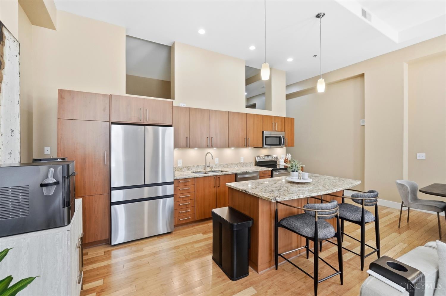 15 W Fourth Street Unit: 202