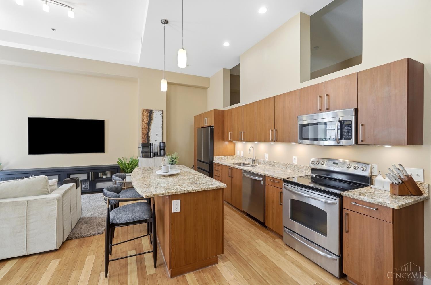 15 W Fourth Street Unit: 202