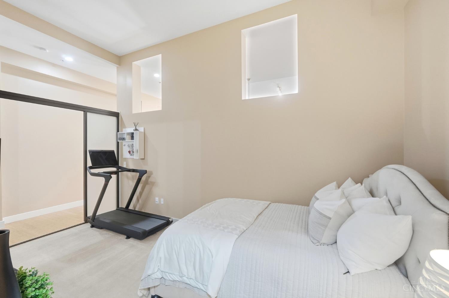 15 W Fourth Street Unit: 202