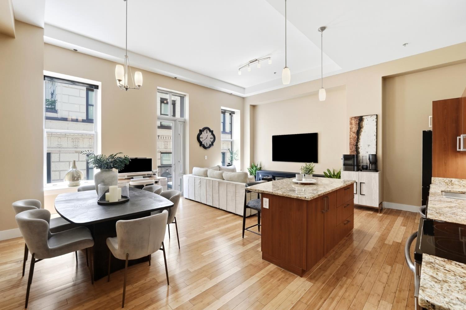 15 W Fourth Street Unit: 202