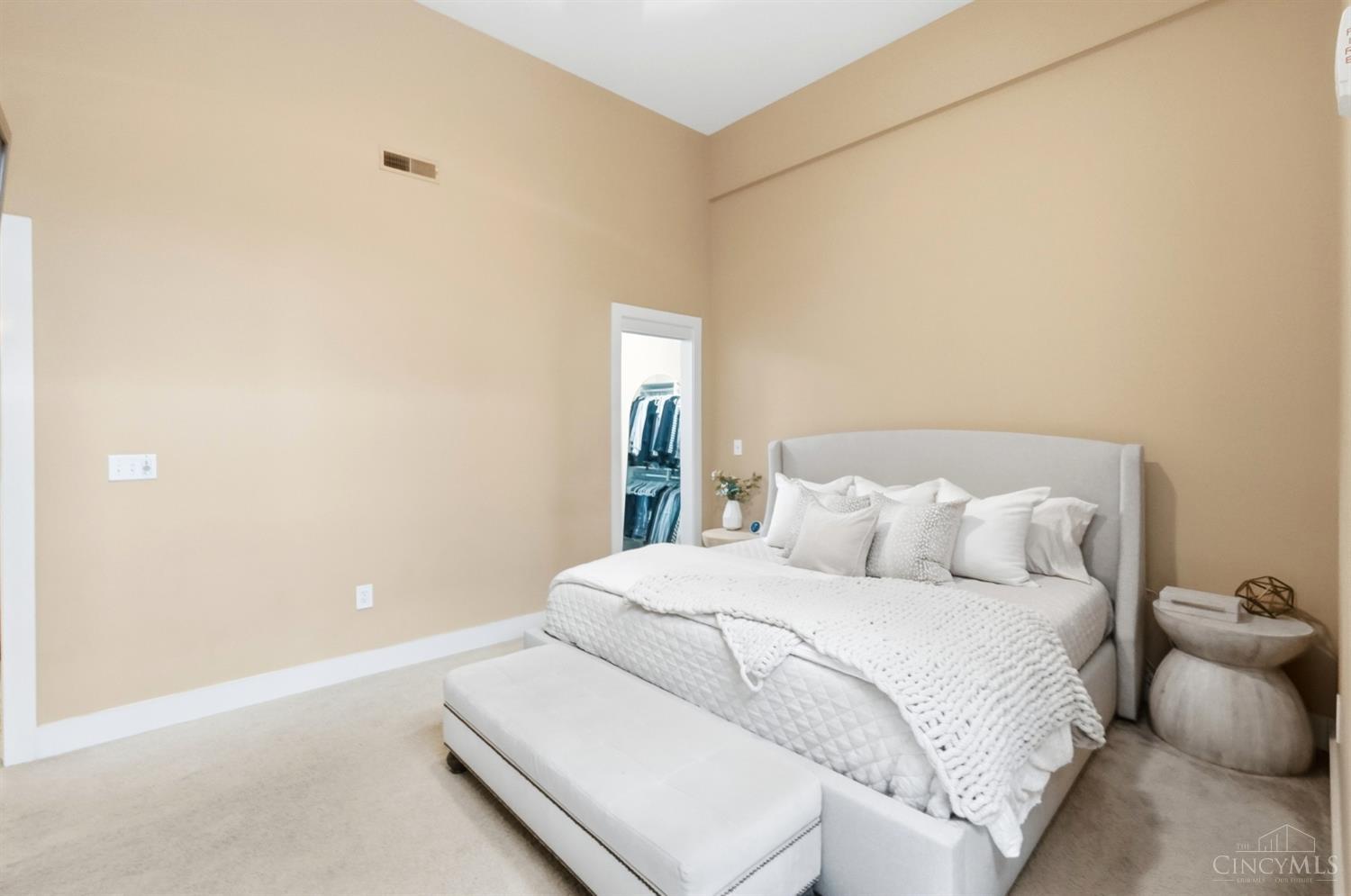 15 W Fourth Street Unit: 202