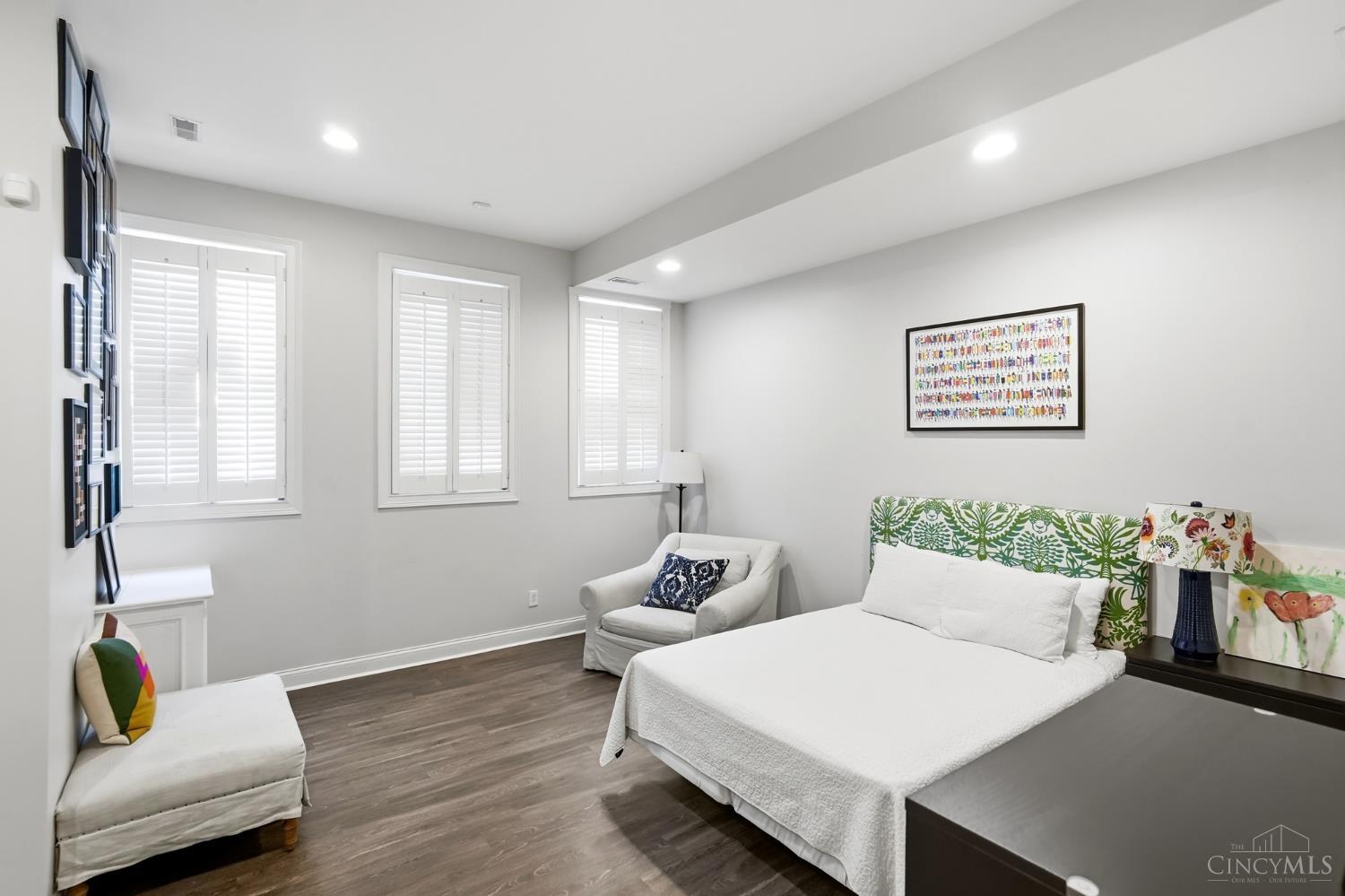 221 W Fifteenth Street