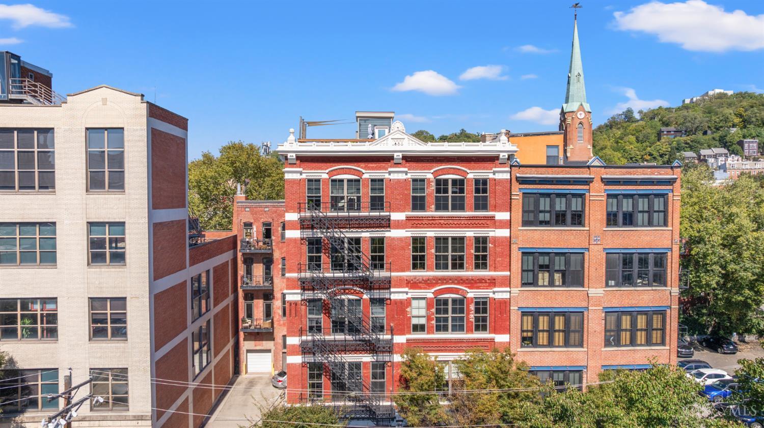 214 E Fourteenth Street Unit: 4A