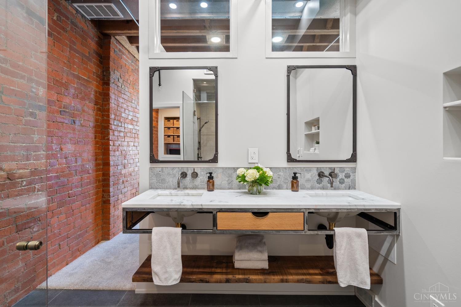 214 E Fourteenth Street Unit: 4A