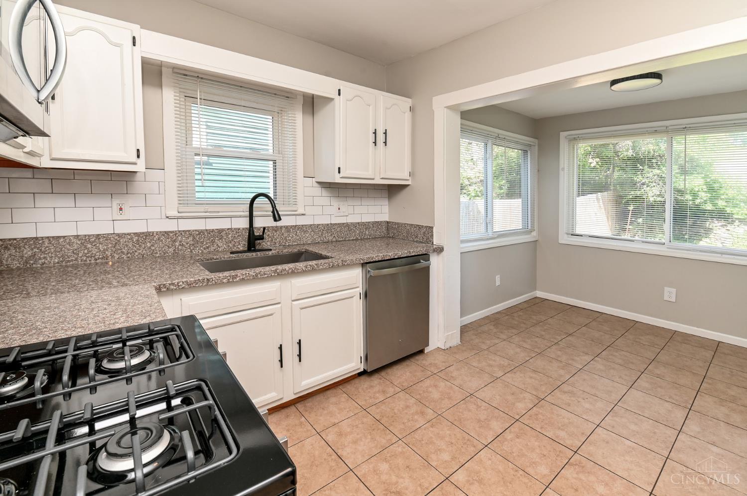 1946 Hewitt Avenue