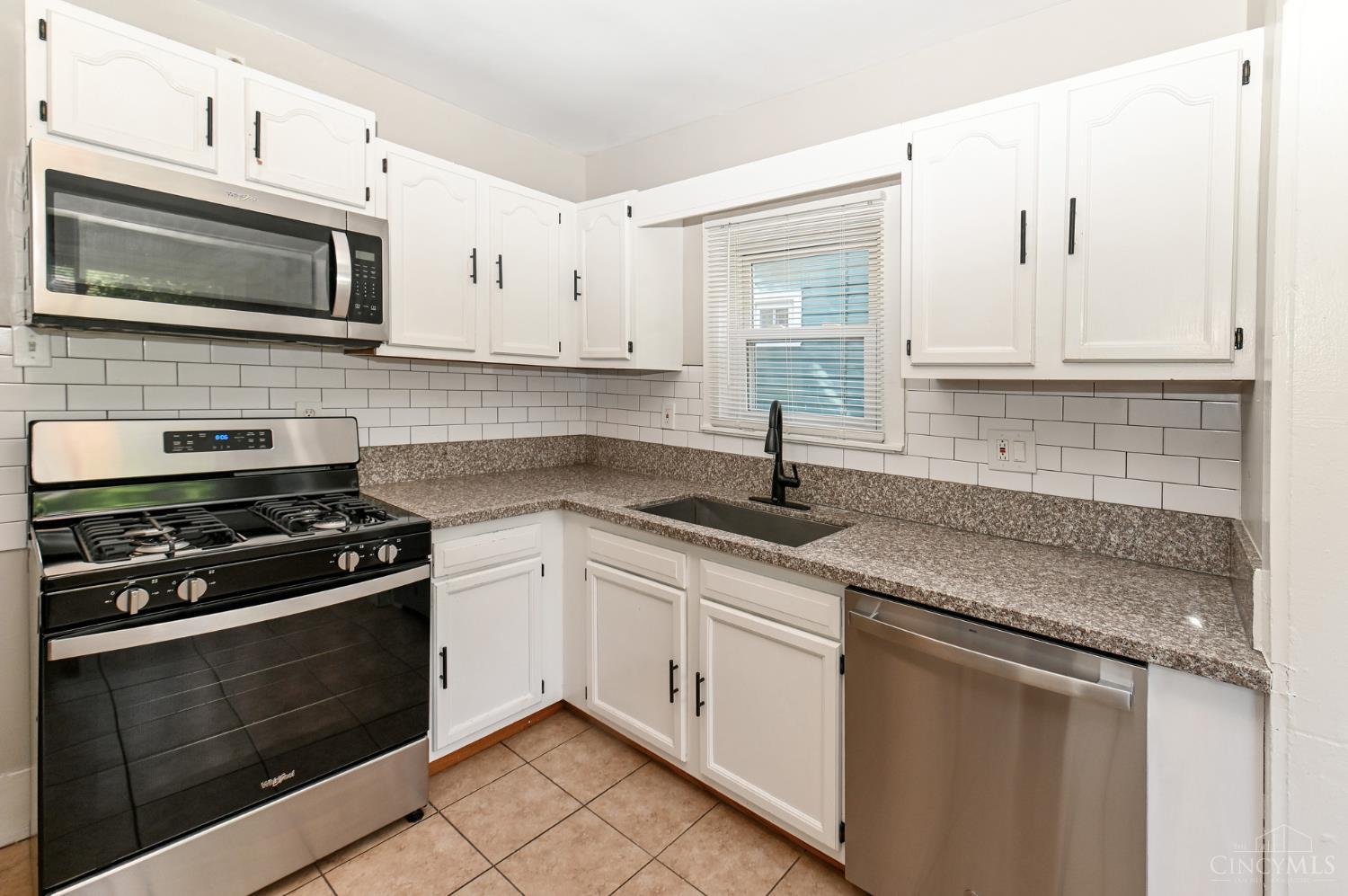 1946 Hewitt Avenue