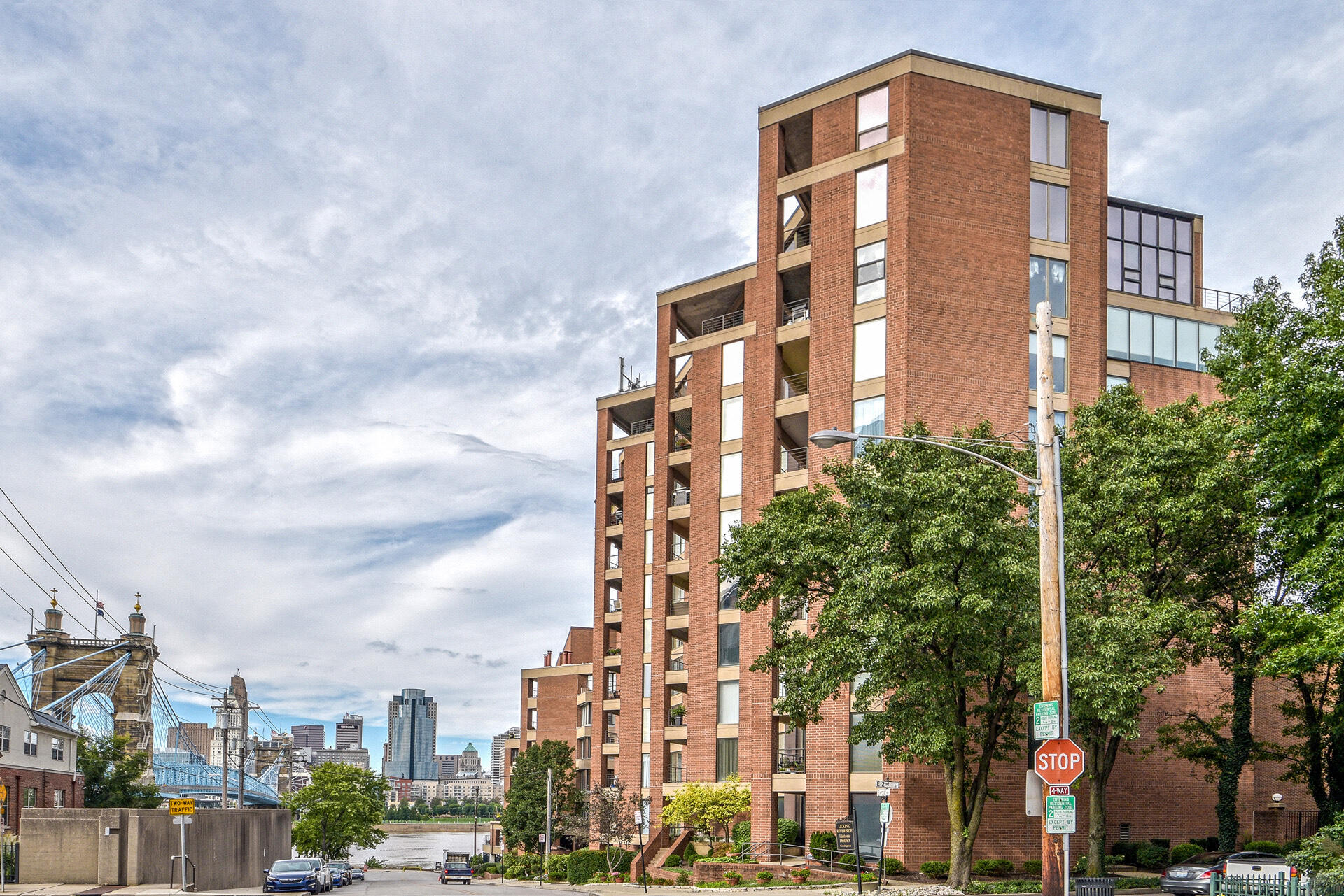 100 Riverside Place, 904