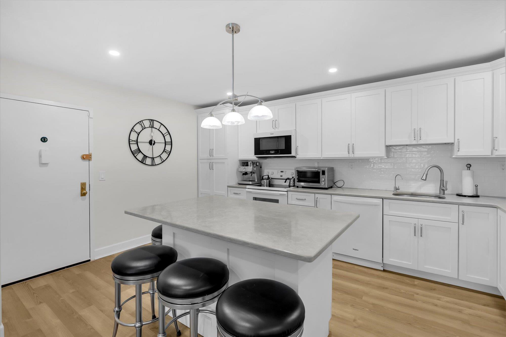42 Richmond Boulevard Unit: 4B