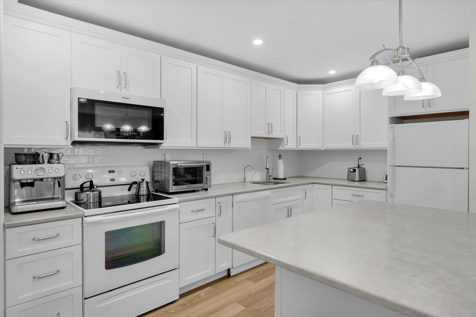 42 Richmond Boulevard Unit: 4B