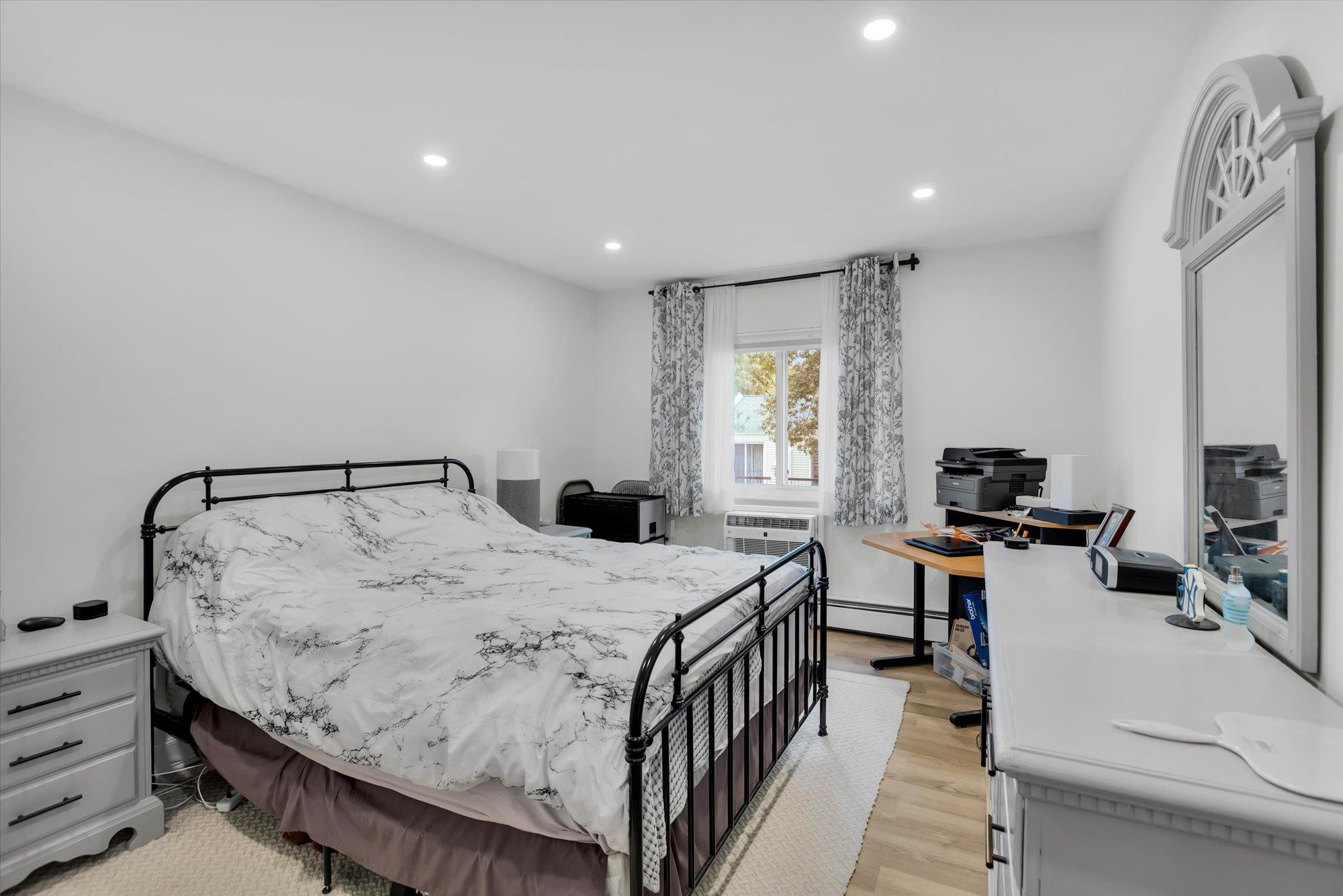 42 Richmond Boulevard Unit: 4B