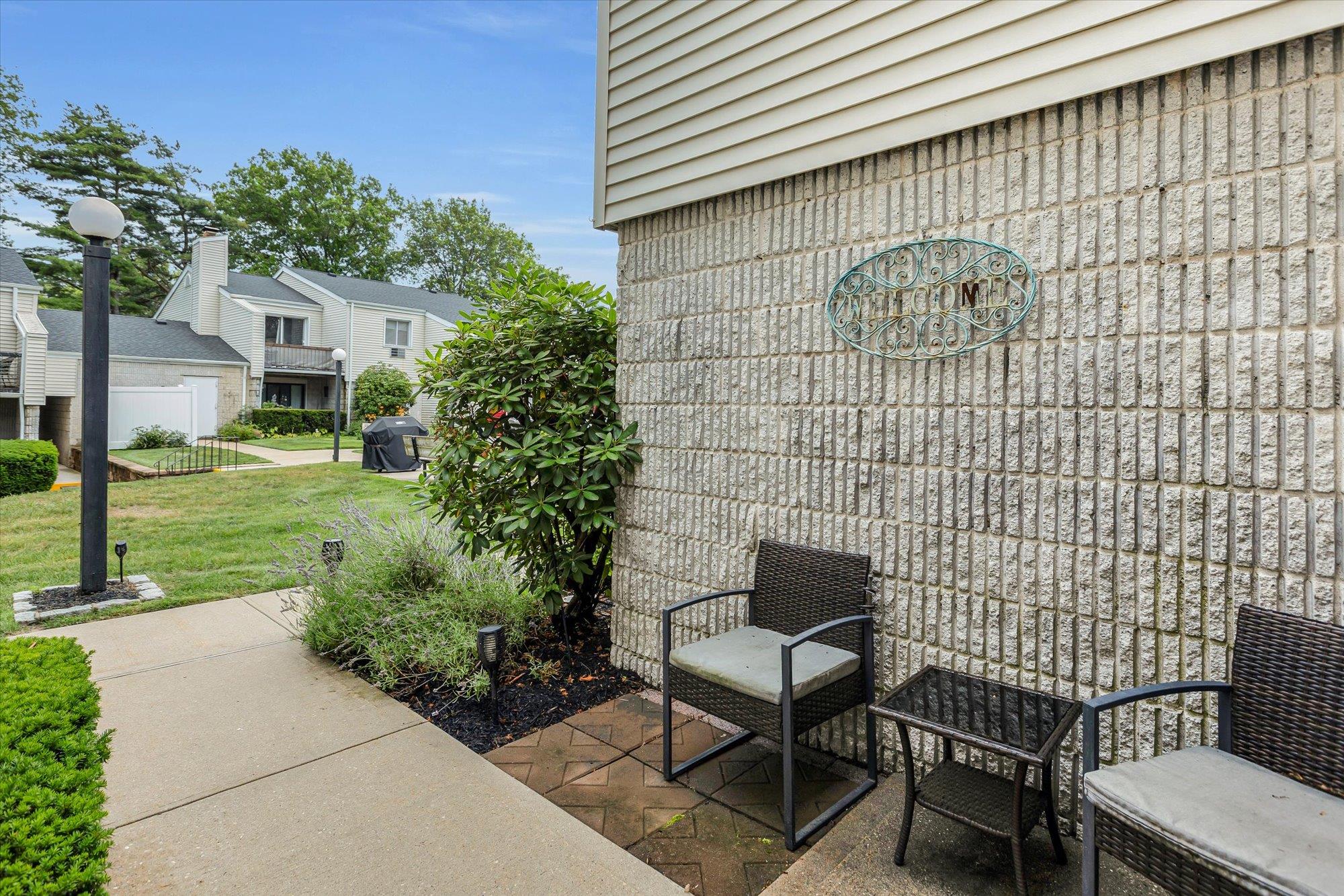 42 Richmond Boulevard Unit: 4B