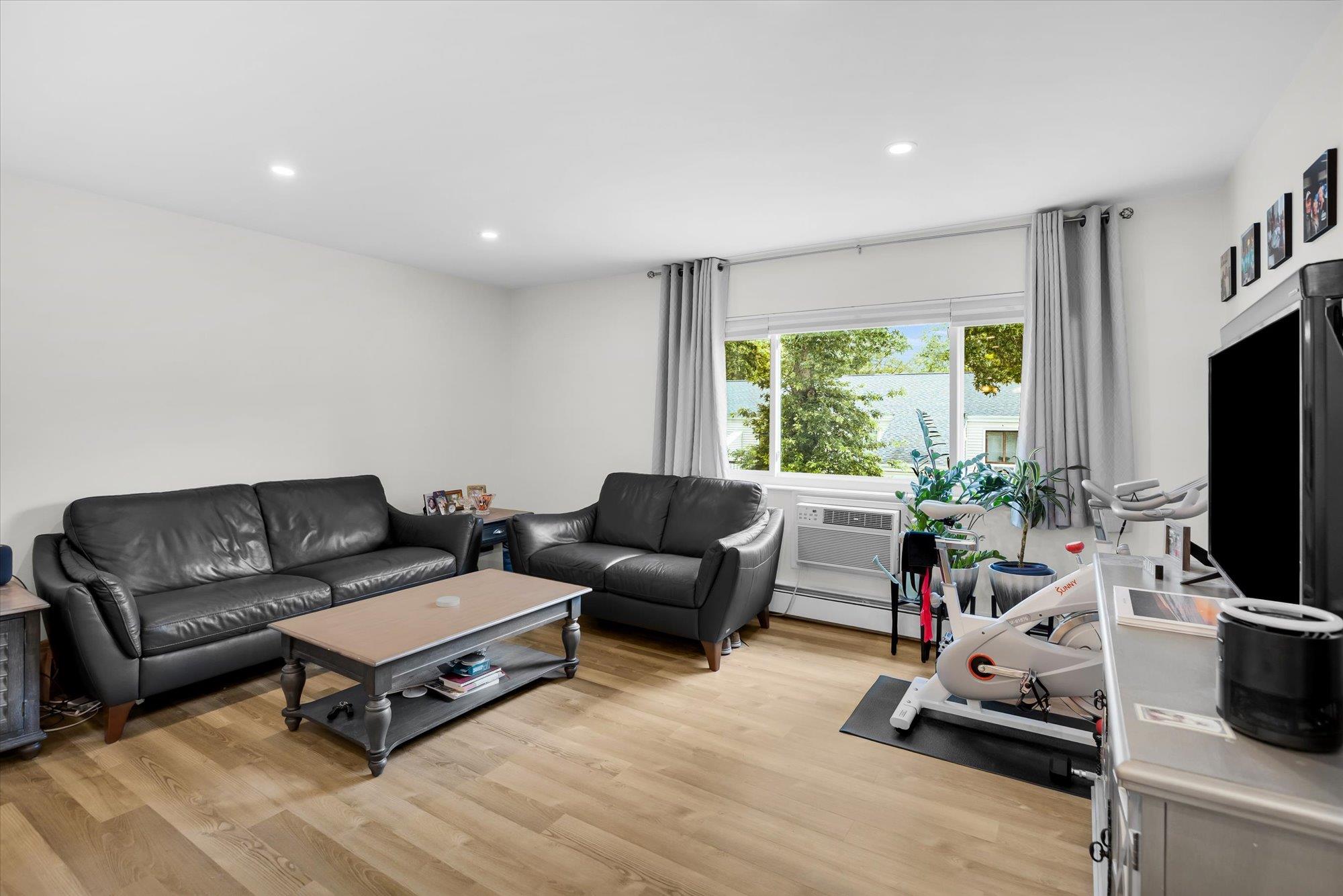 42 Richmond Boulevard Unit: 4B