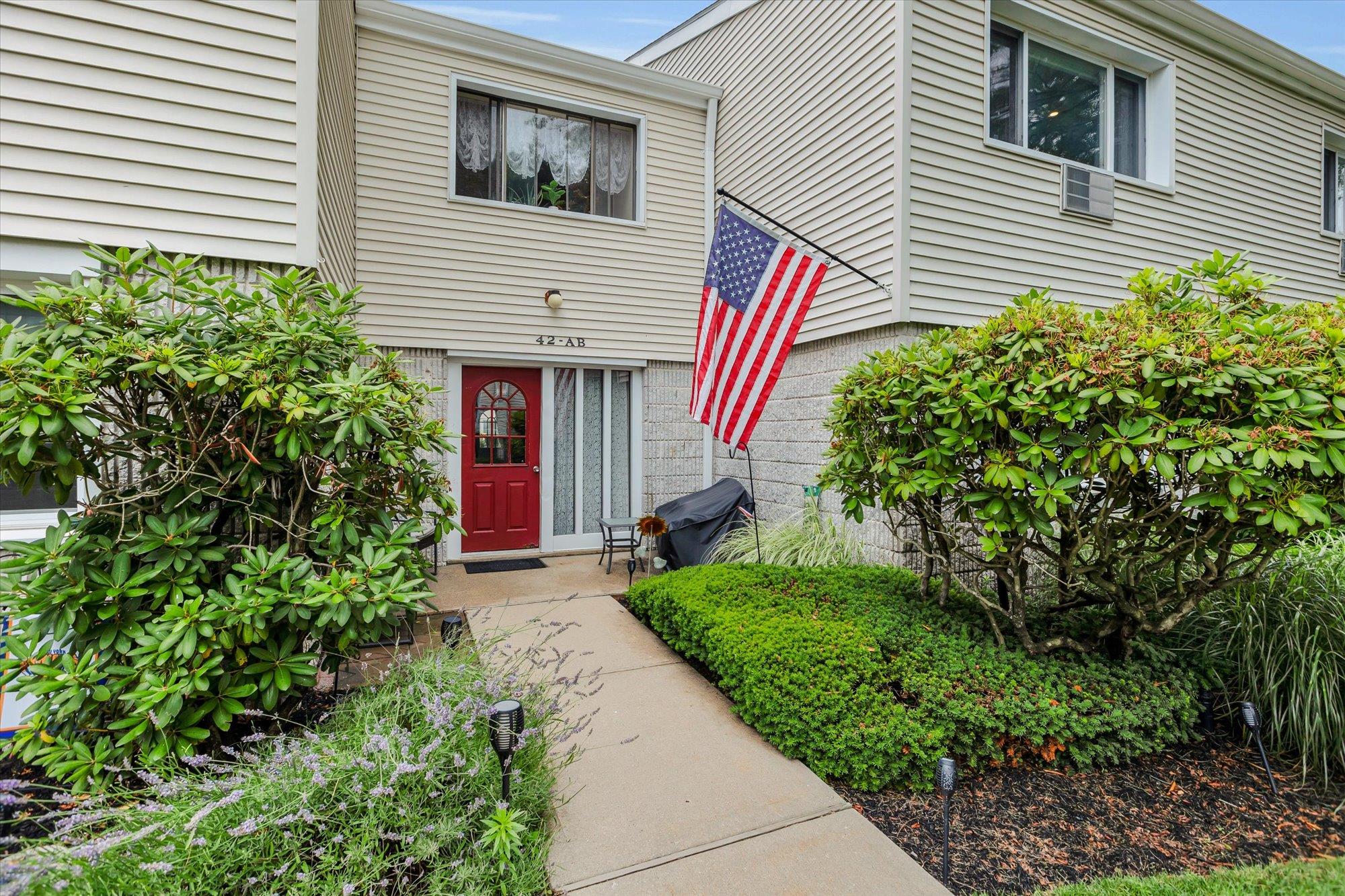 42 Richmond Boulevard Unit: 4B