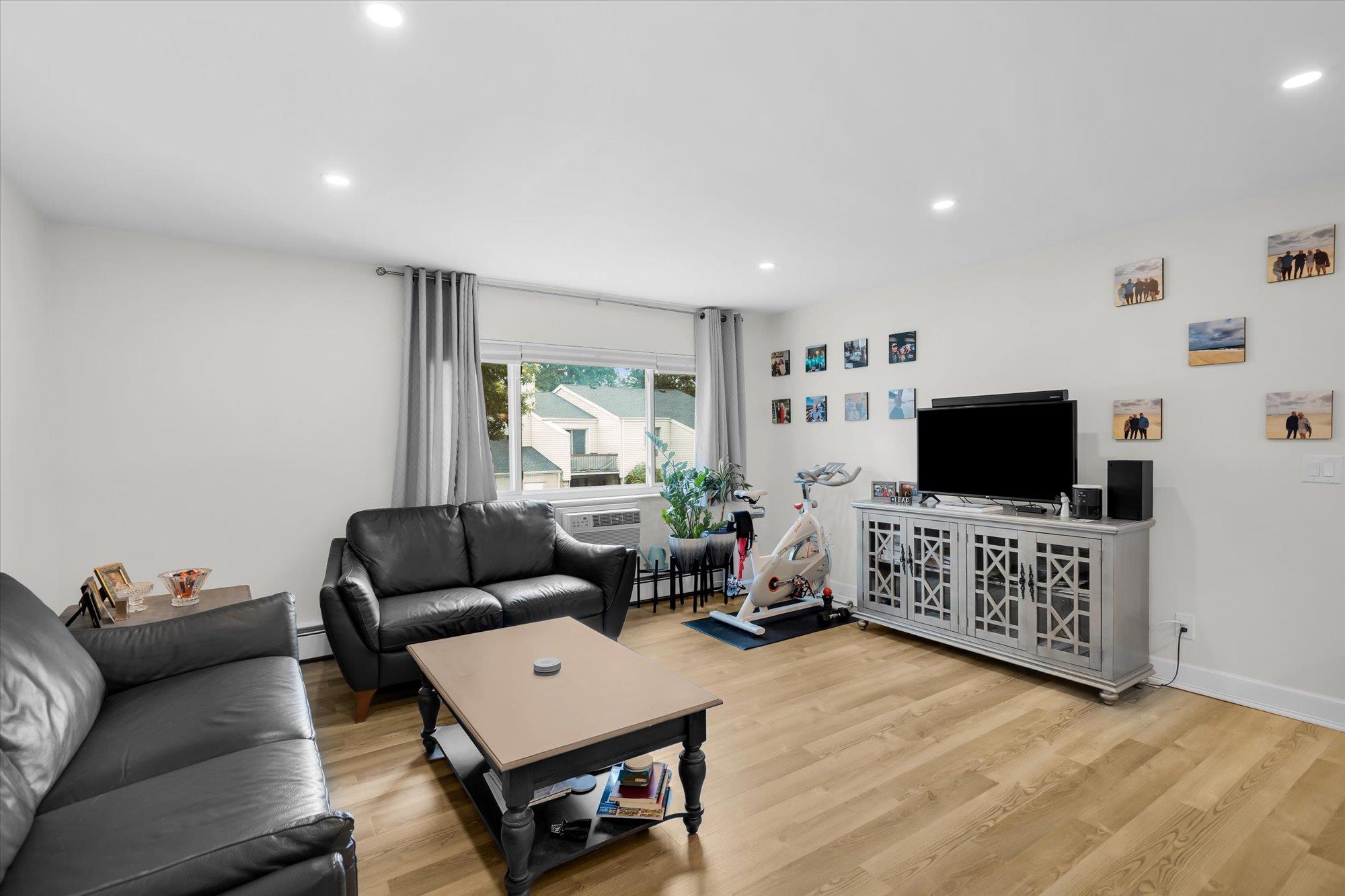 42 Richmond Boulevard Unit: 4B