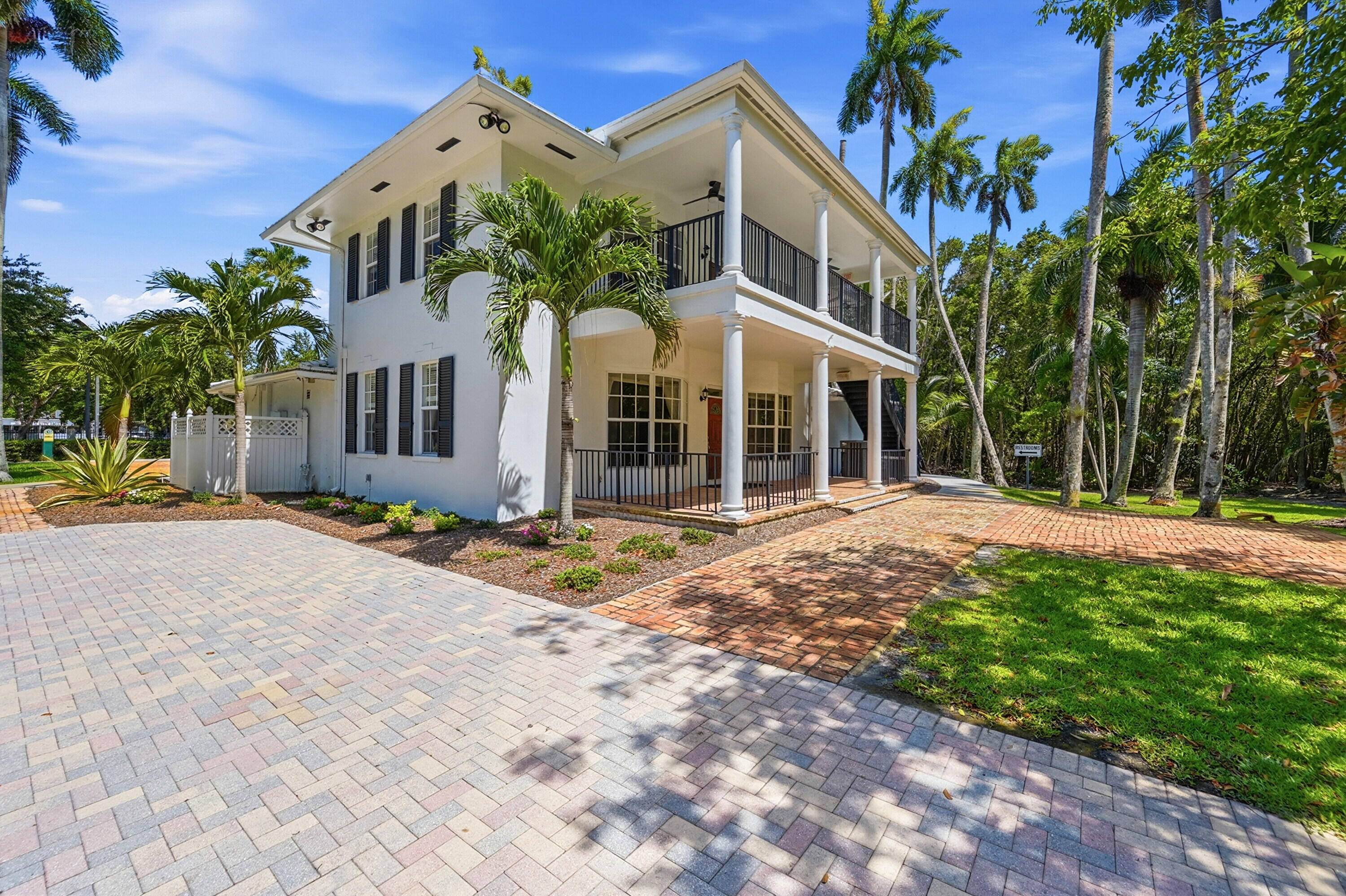 905 NE 28th Street 206