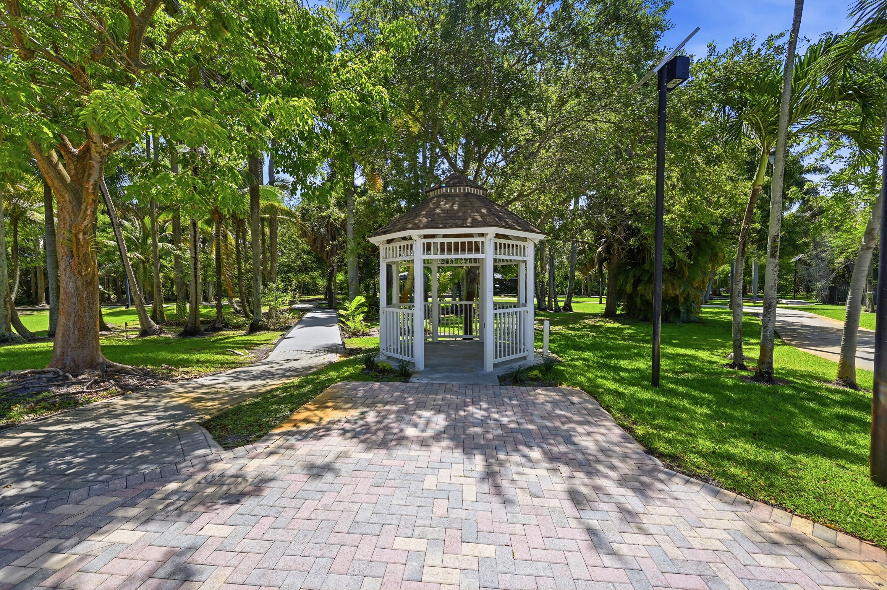 905 NE 28th Street 206