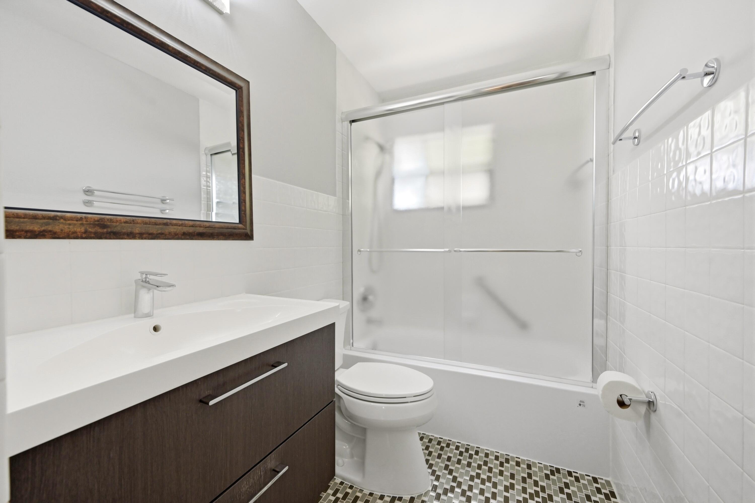 905 NE 28th Street 206