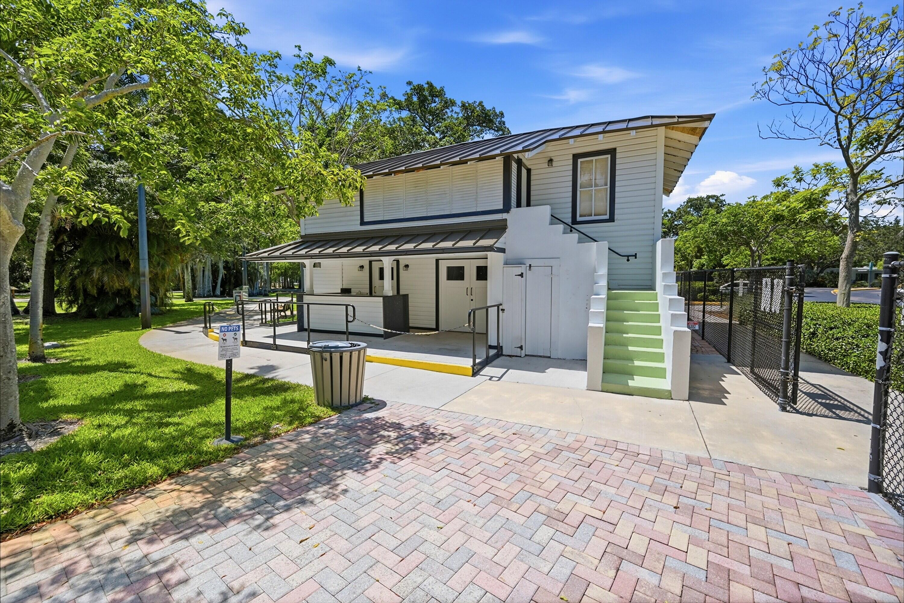 905 NE 28th Street 206