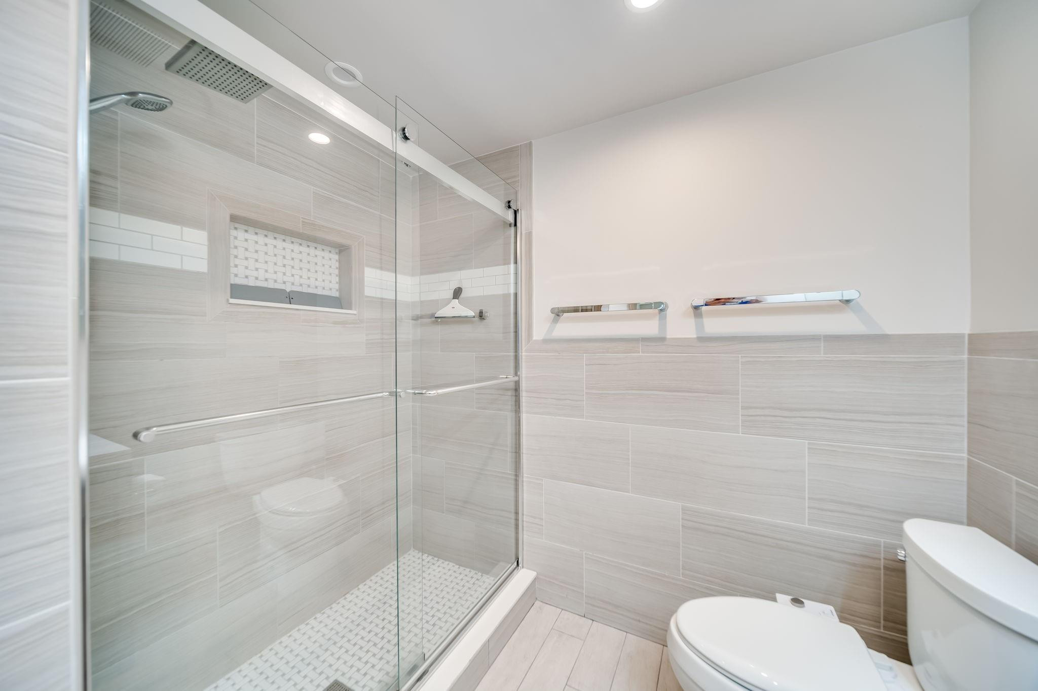 3004 NE 5th Terrace 102-C