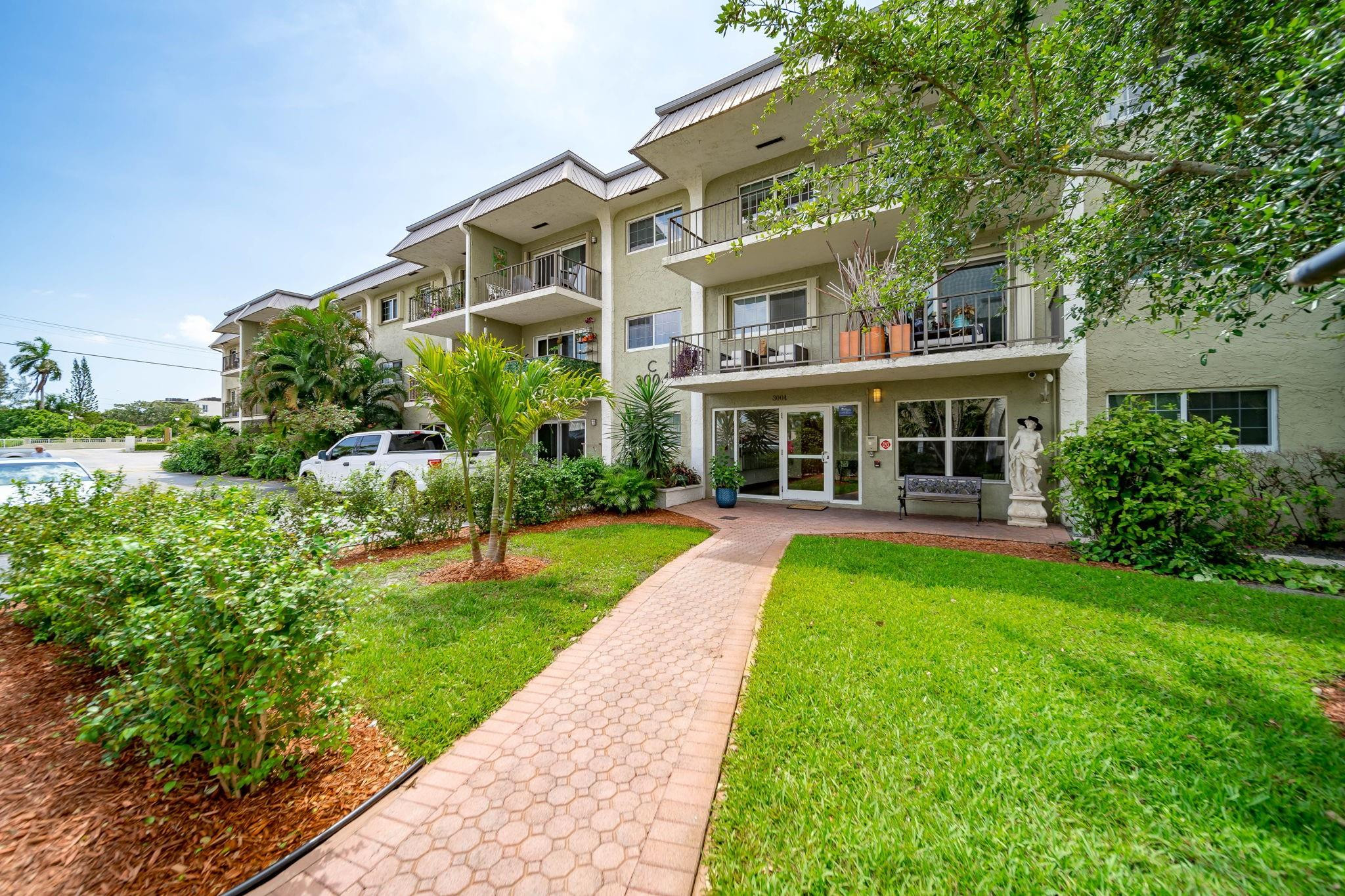 3004 NE 5th Terrace 102-C
