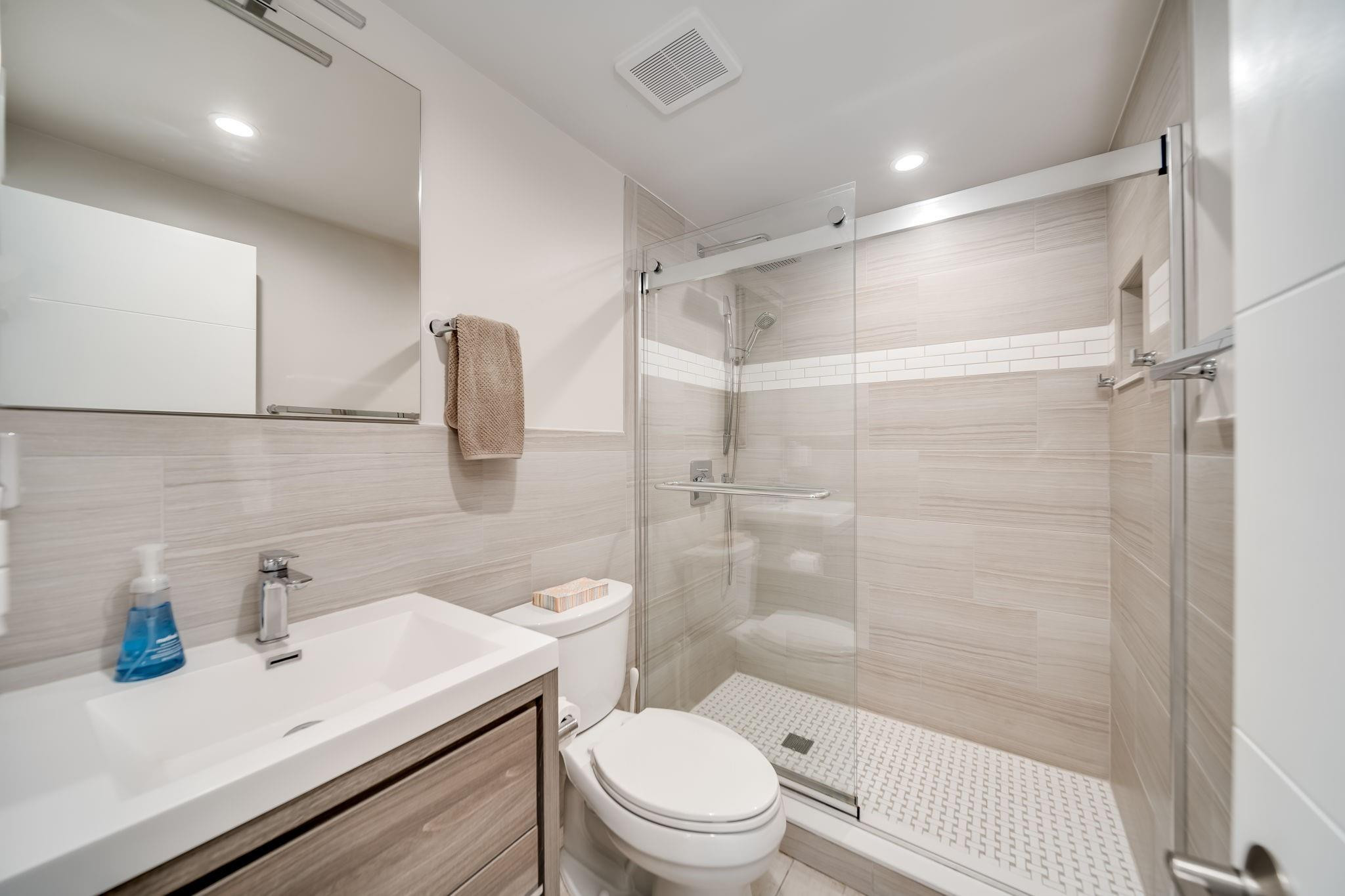3004 NE 5th Terrace 102-C