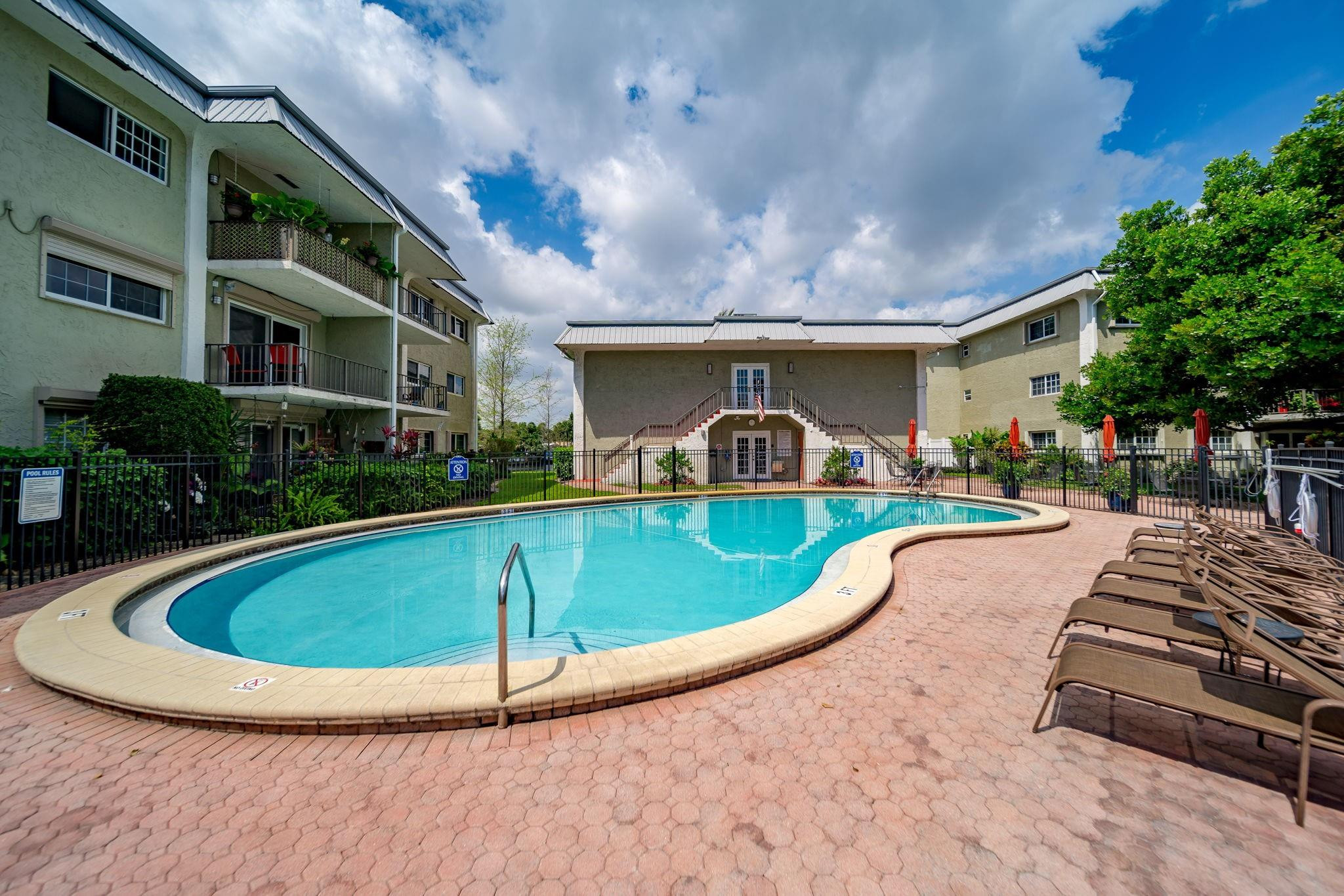 3004 NE 5th Terrace 102-C