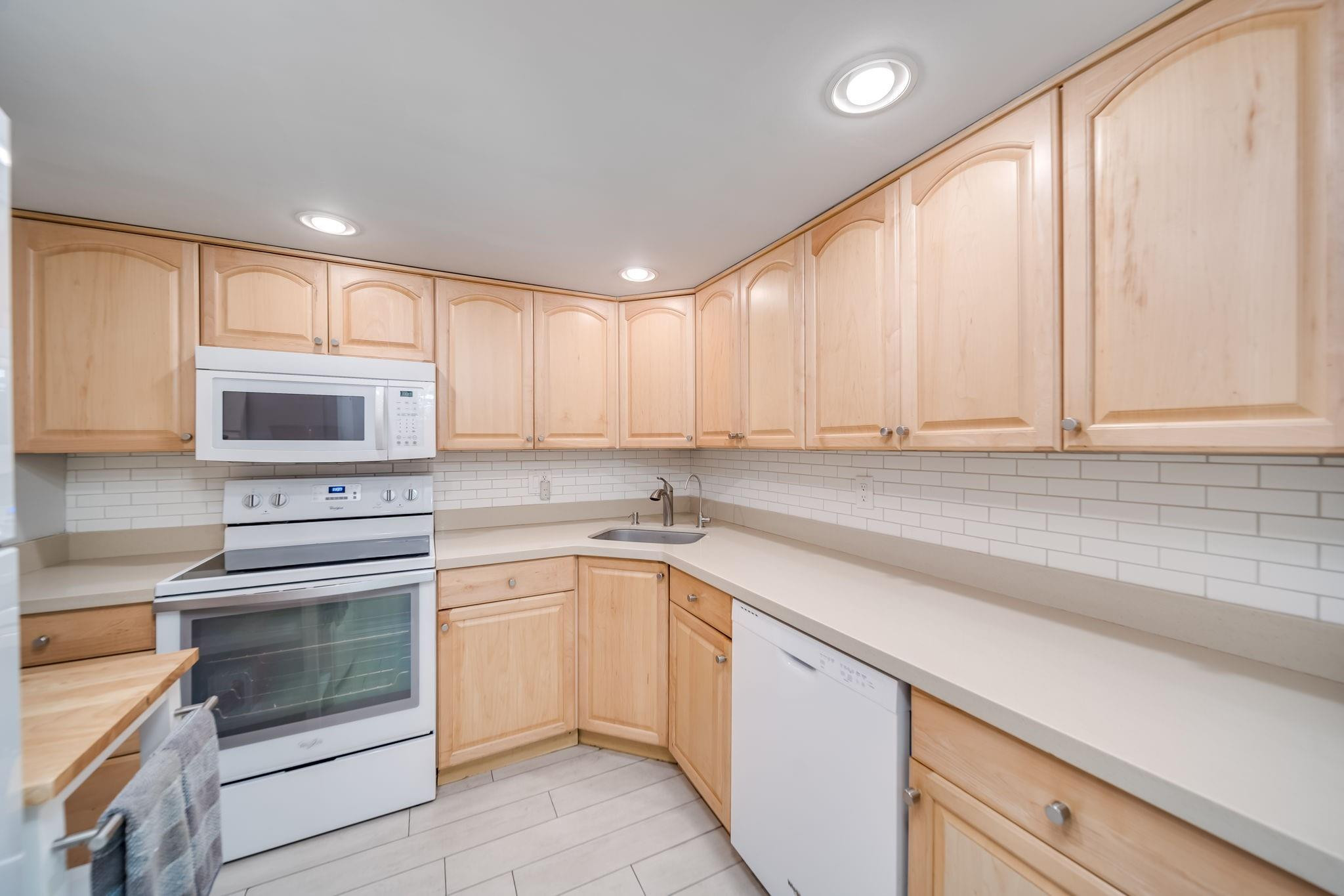 3004 NE 5th Terrace 102-C