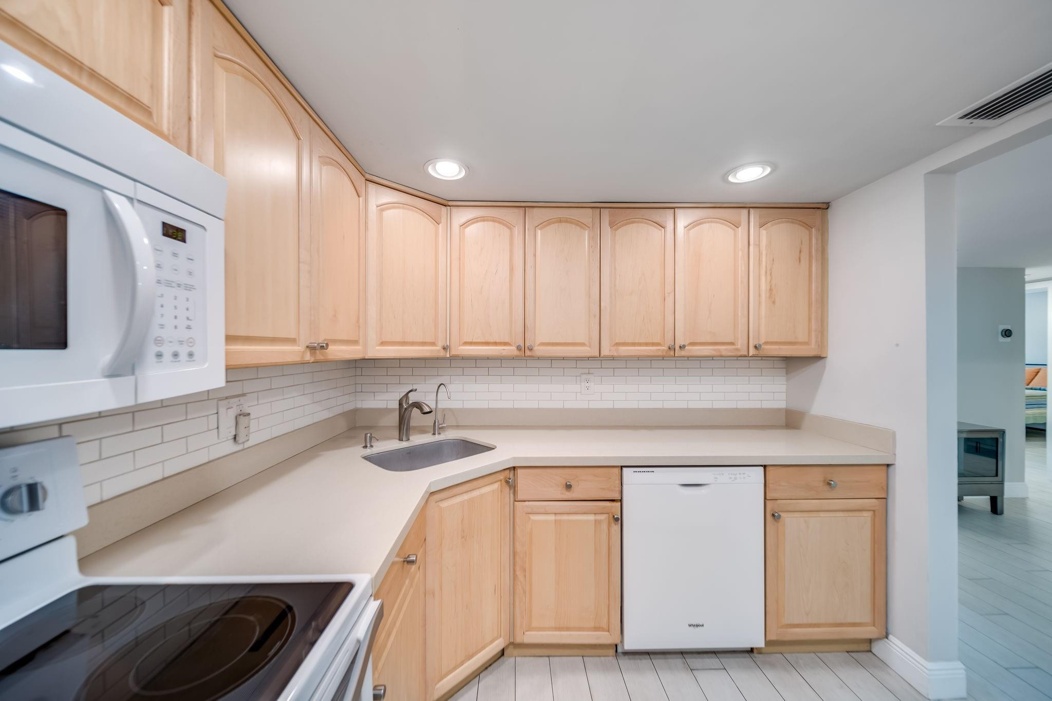3004 NE 5th Terrace 102-C