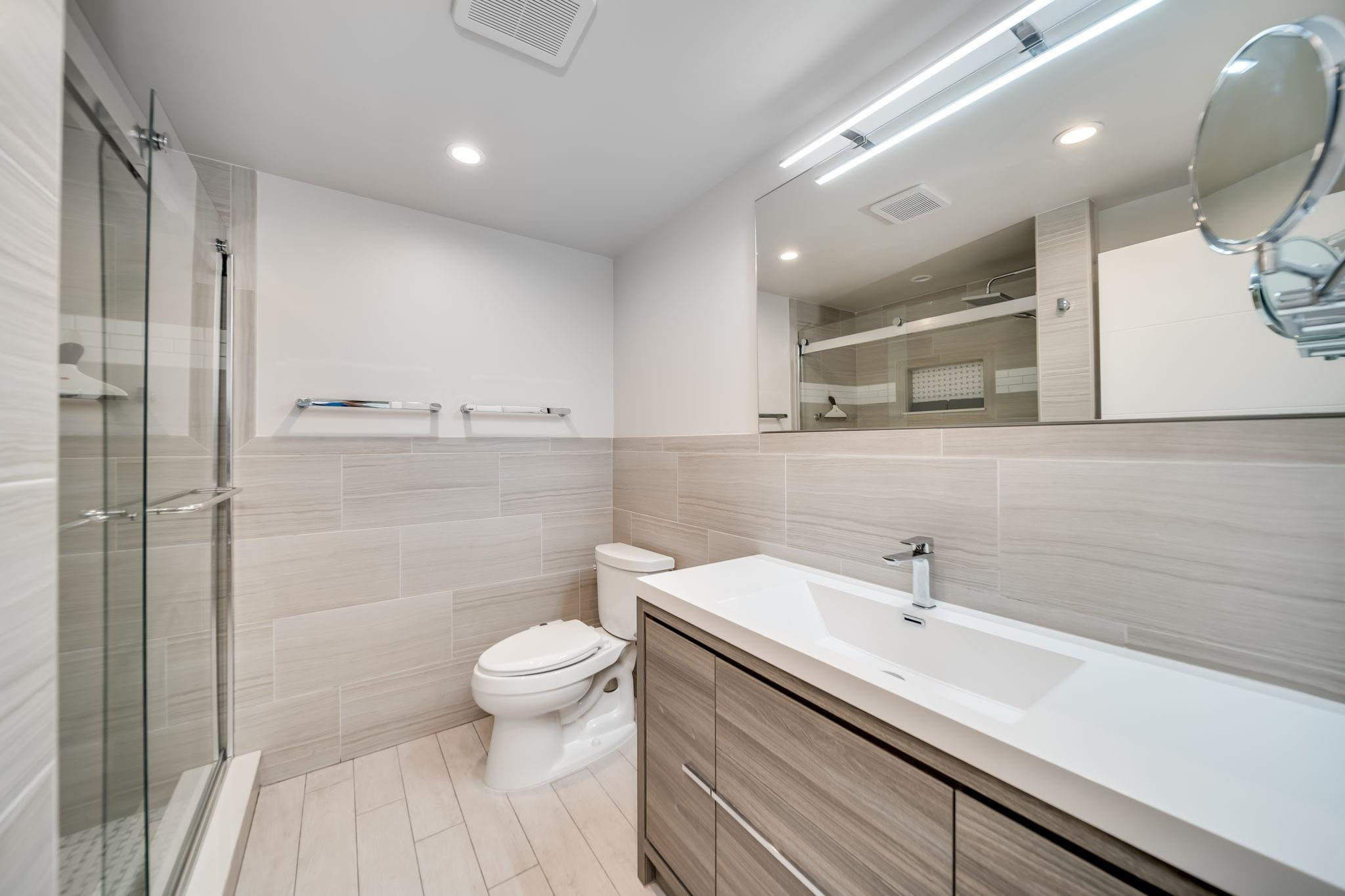 3004 NE 5th Terrace 102-C