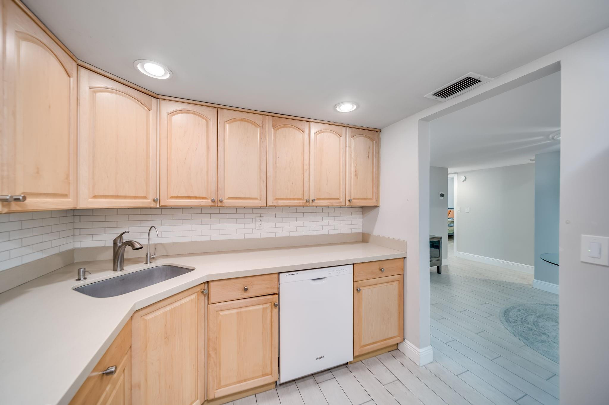 3004 NE 5th Terrace 102-C