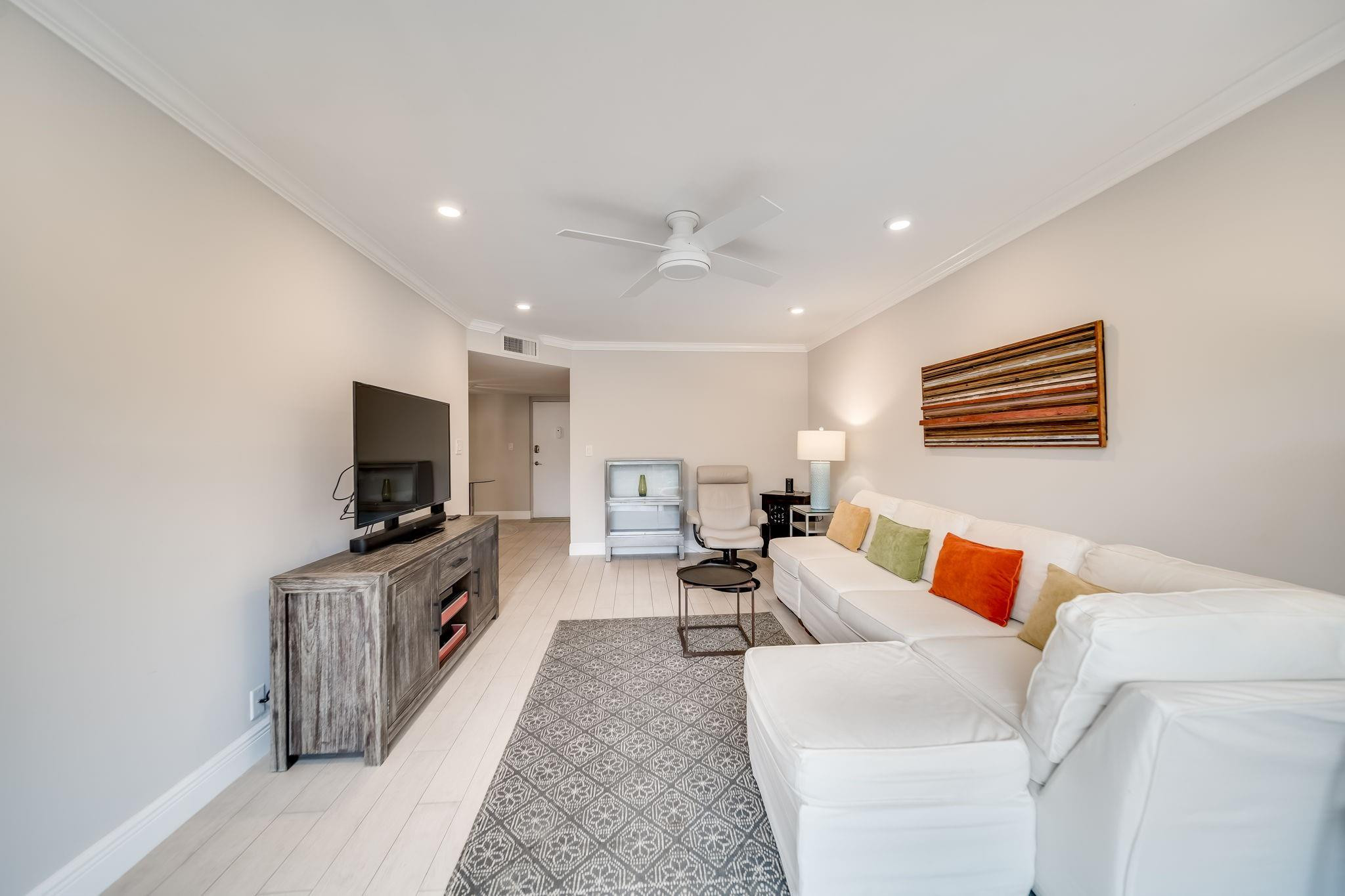 3004 NE 5th Terrace 102-C