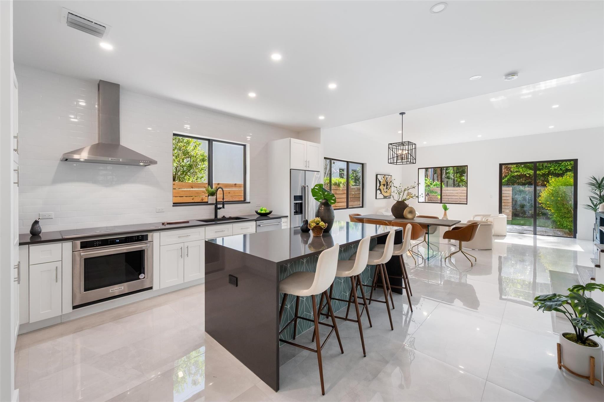 803 NE 16th Terrace
