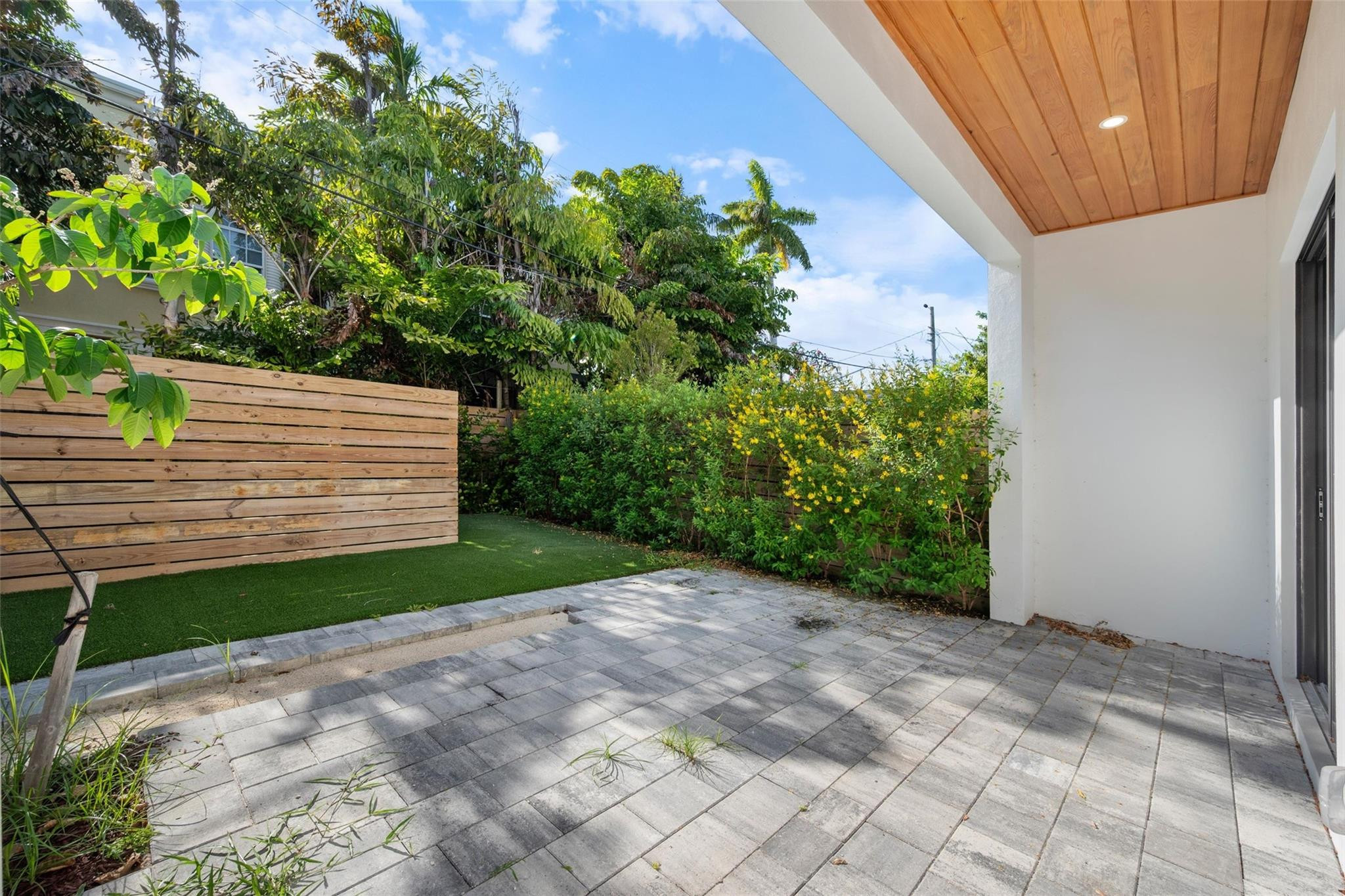 803 NE 16th Terrace