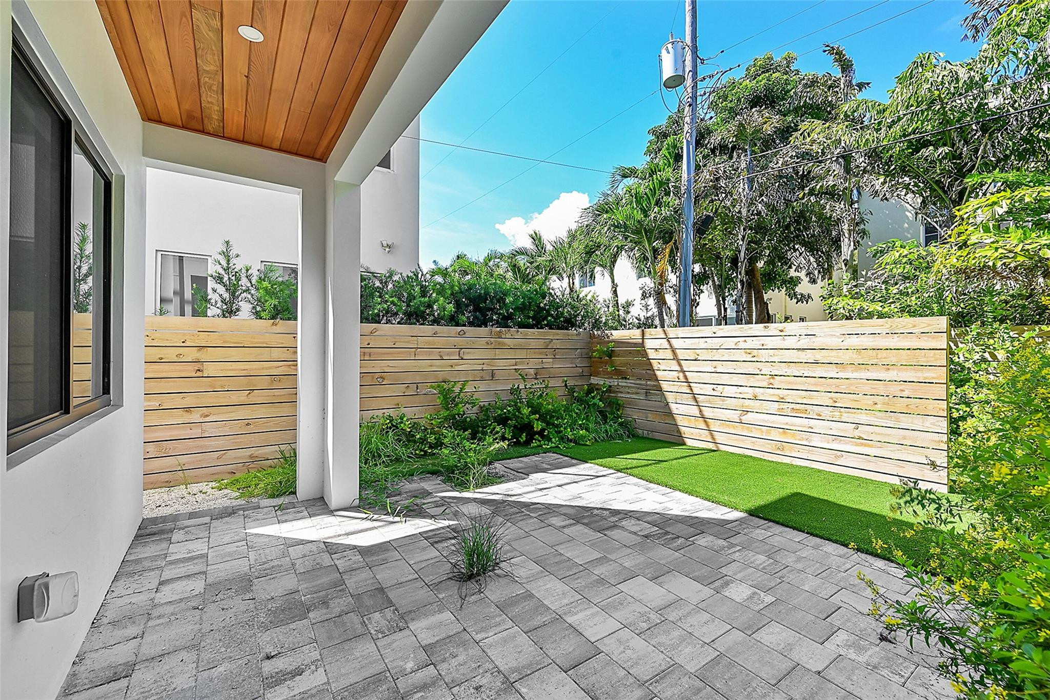 803 NE 16th Terrace