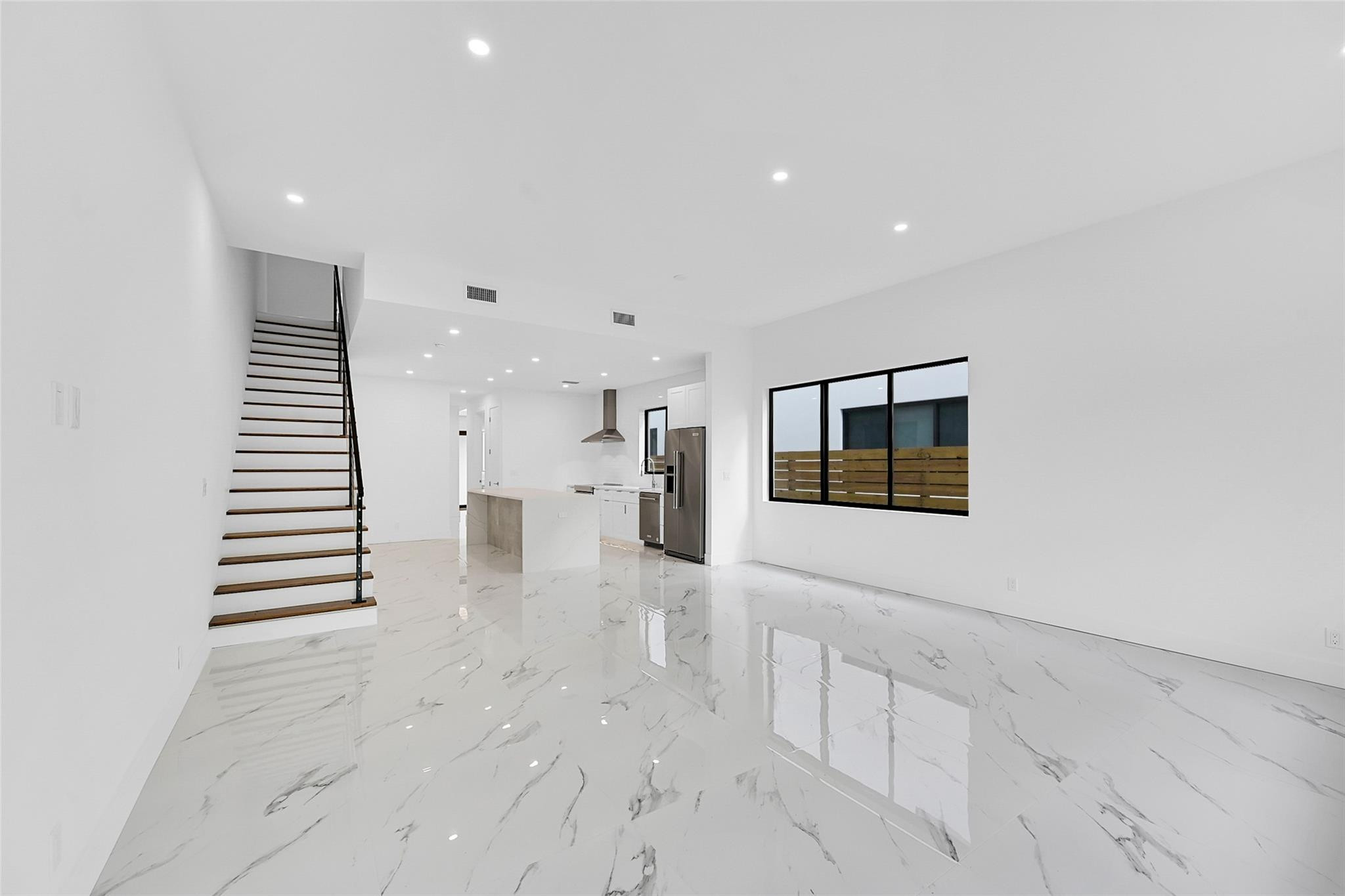 809 NE 16th Terrace