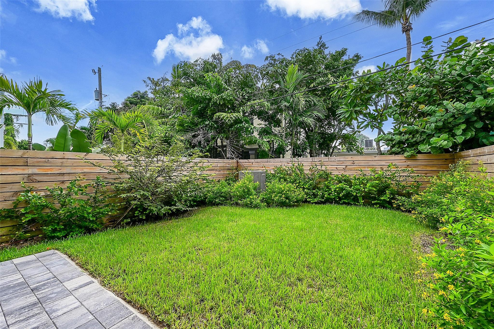 809 NE 16th Terrace