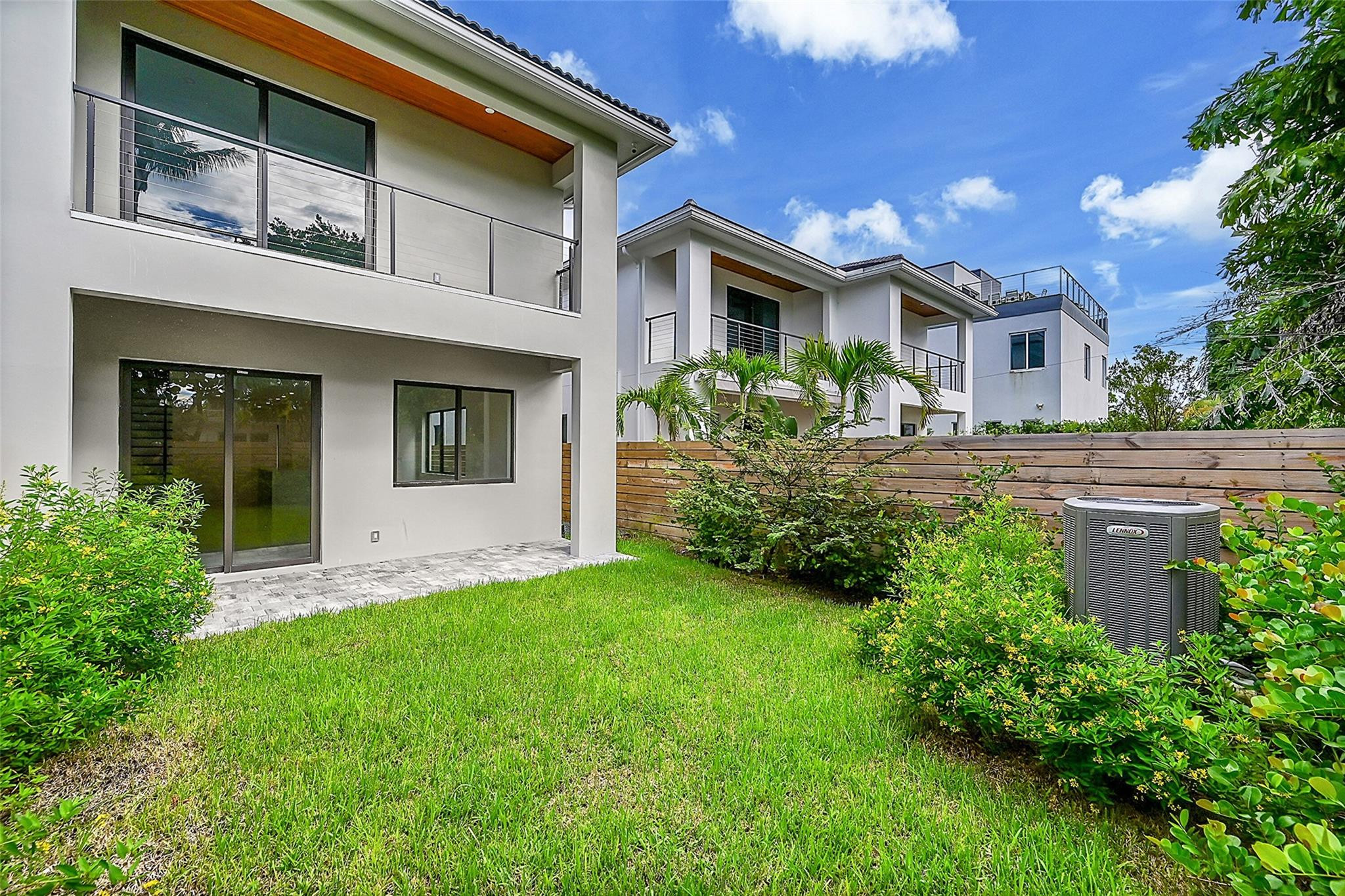 809 NE 16th Terrace