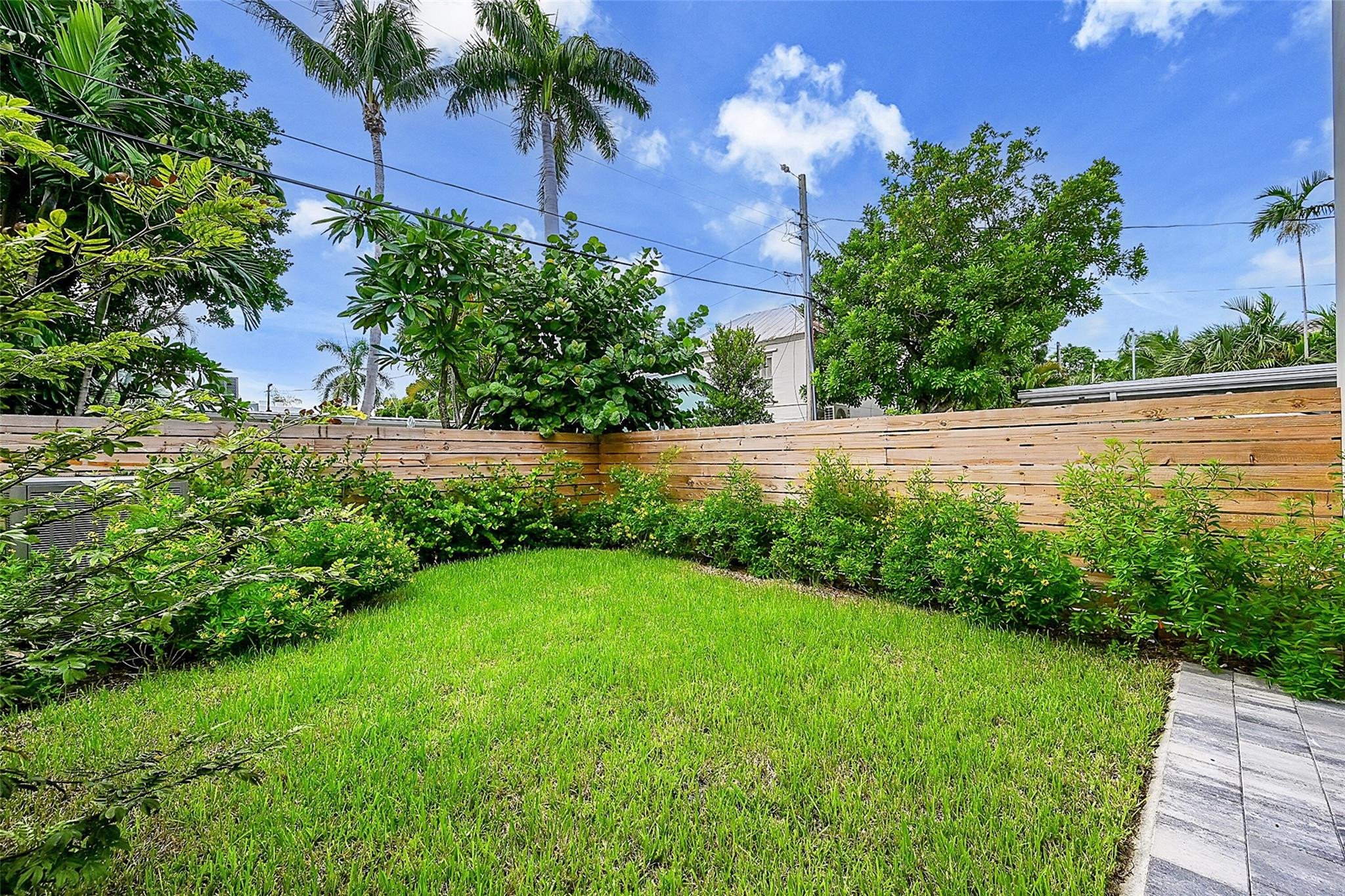 809 NE 16th Terrace