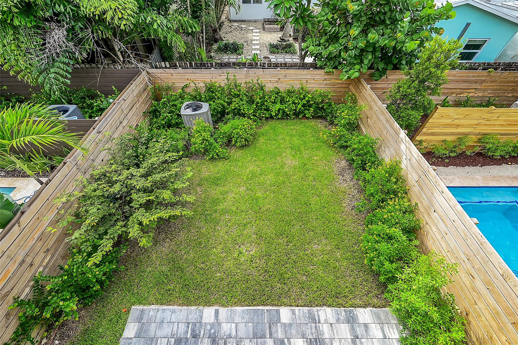 809 NE 16th Terrace