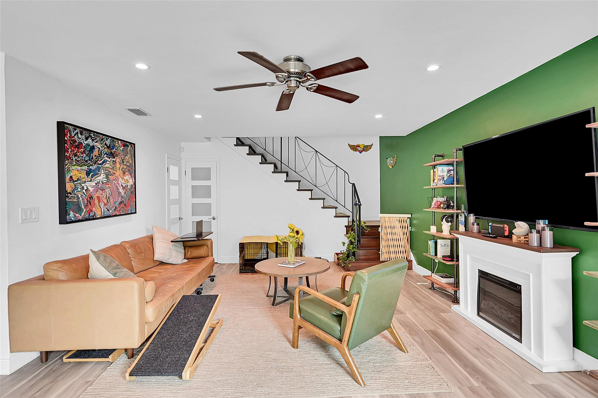 6 Hathaway Lane