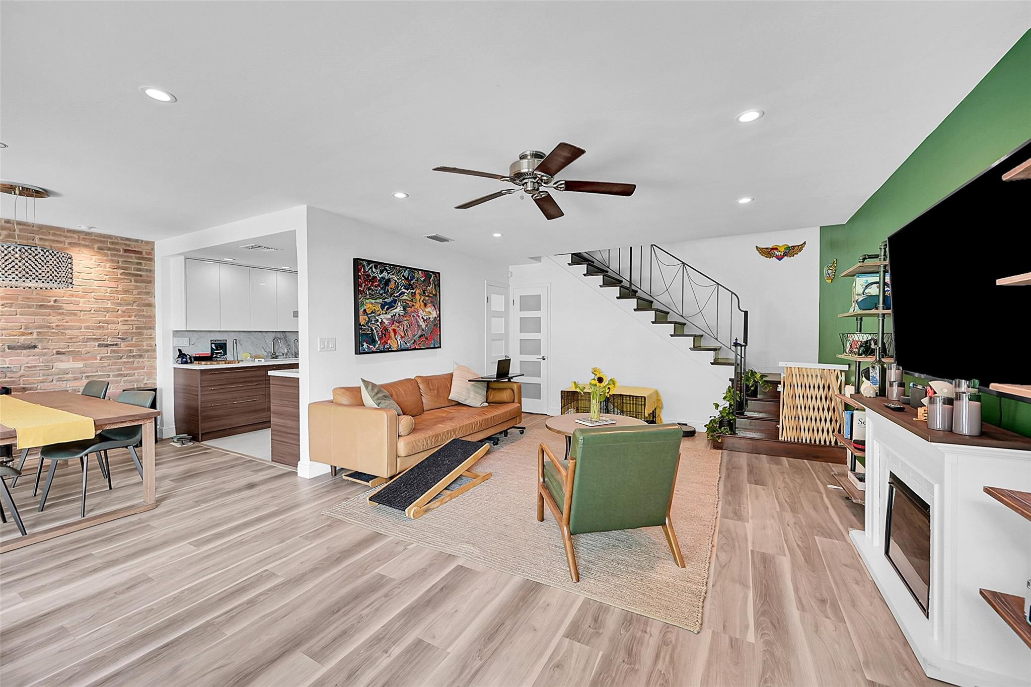 6 Hathaway Lane