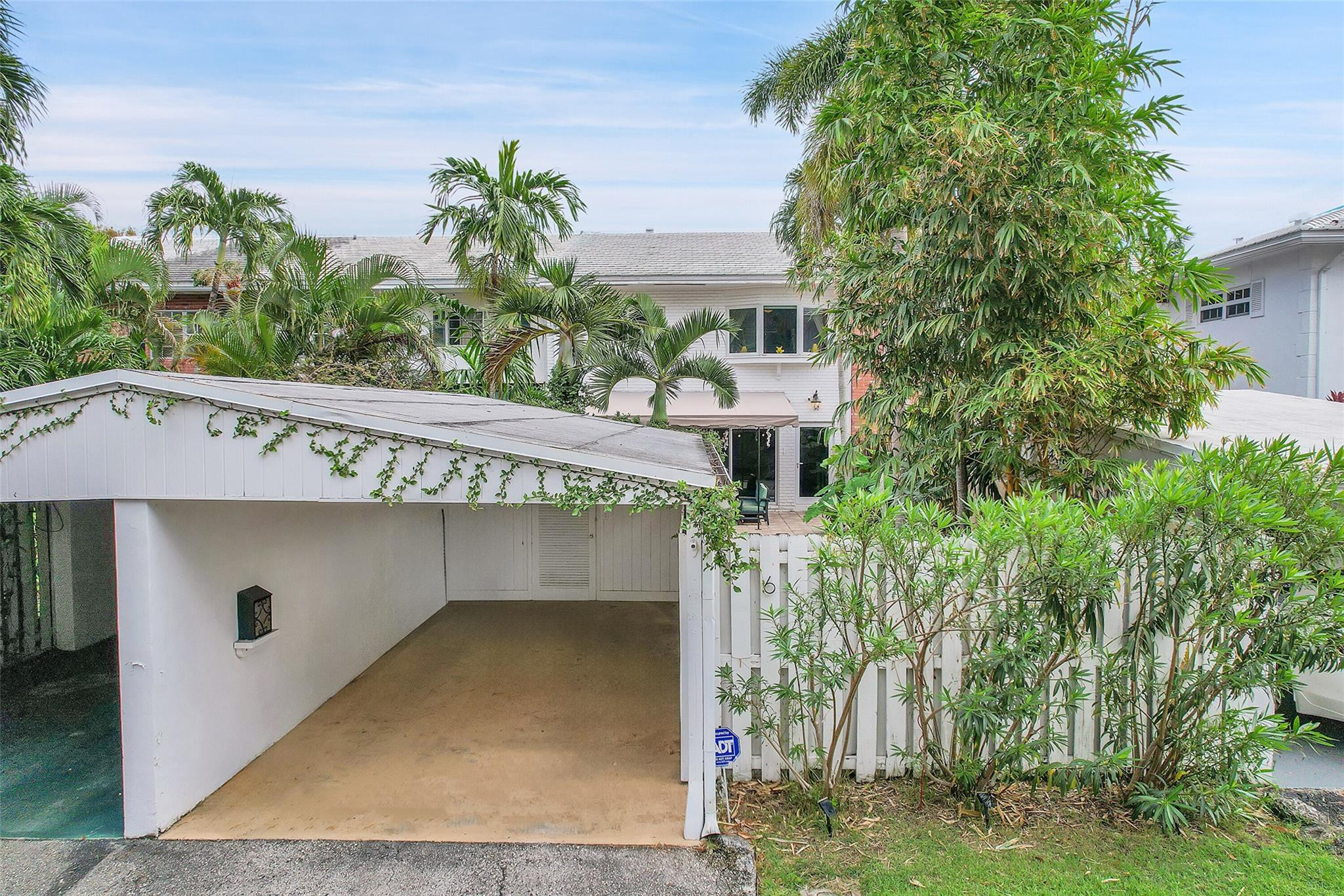 6 Hathaway Lane