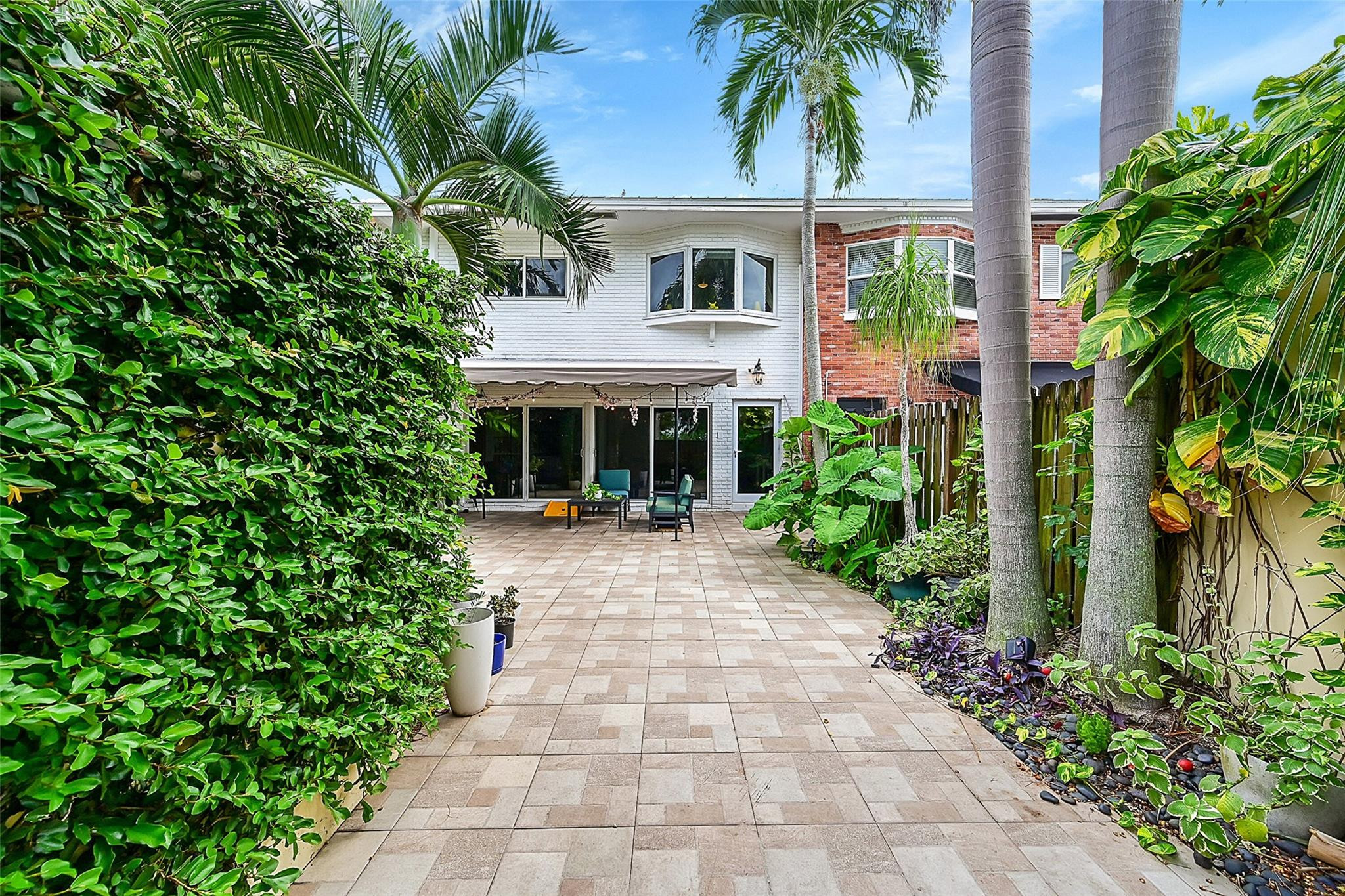 6 Hathaway Lane